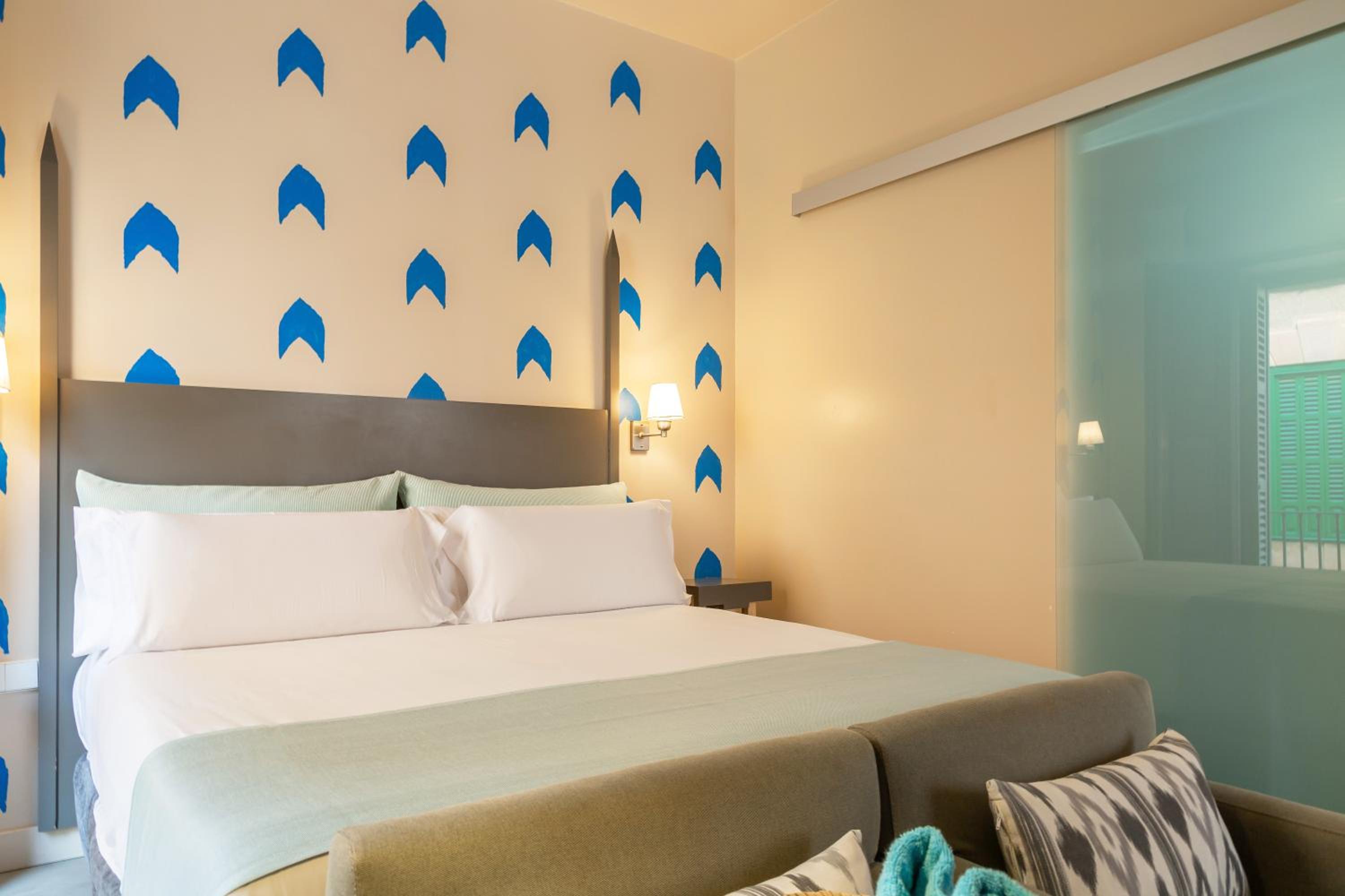 Double or Twin Room - Photo 7