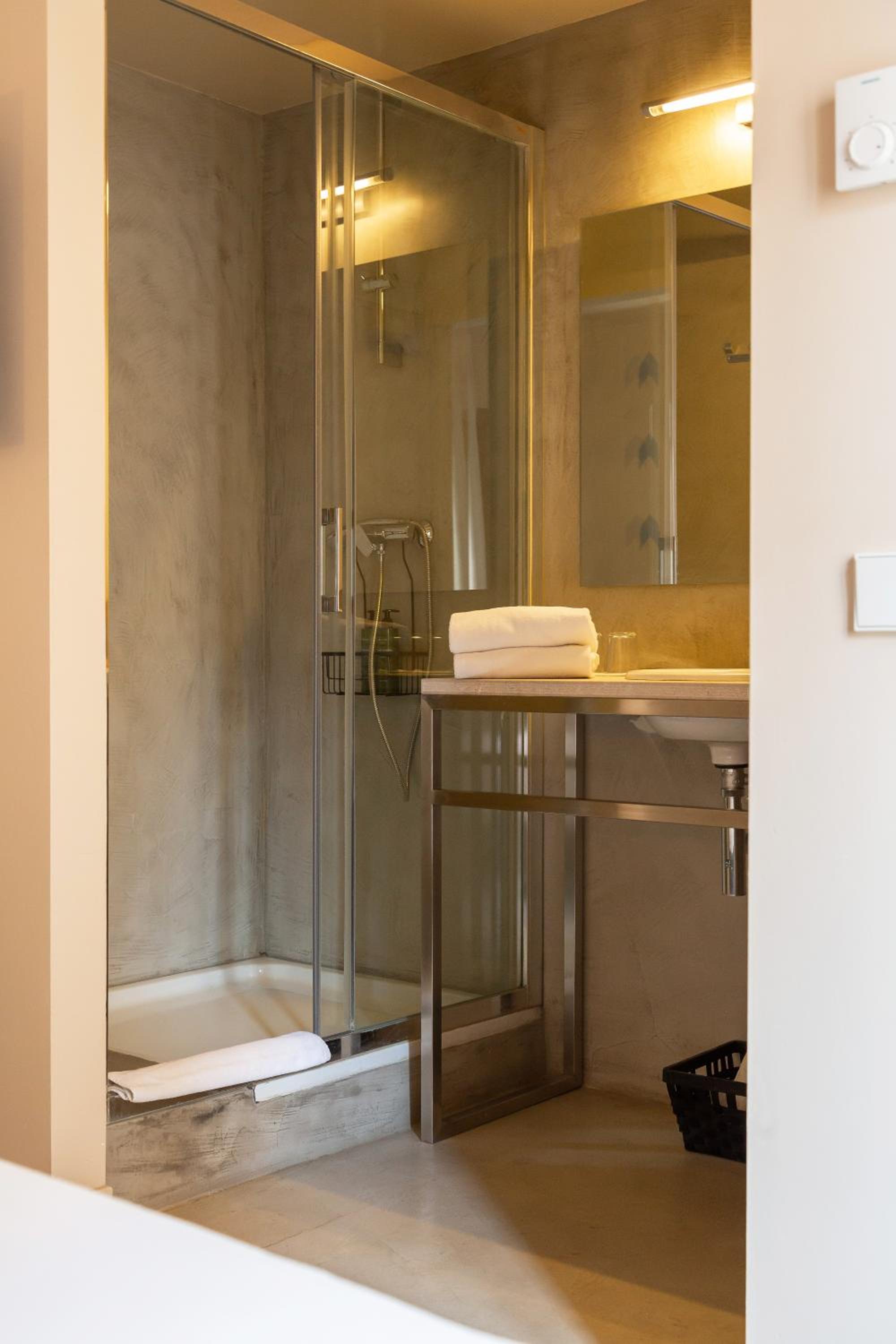 Double or Twin Room - Photo 13