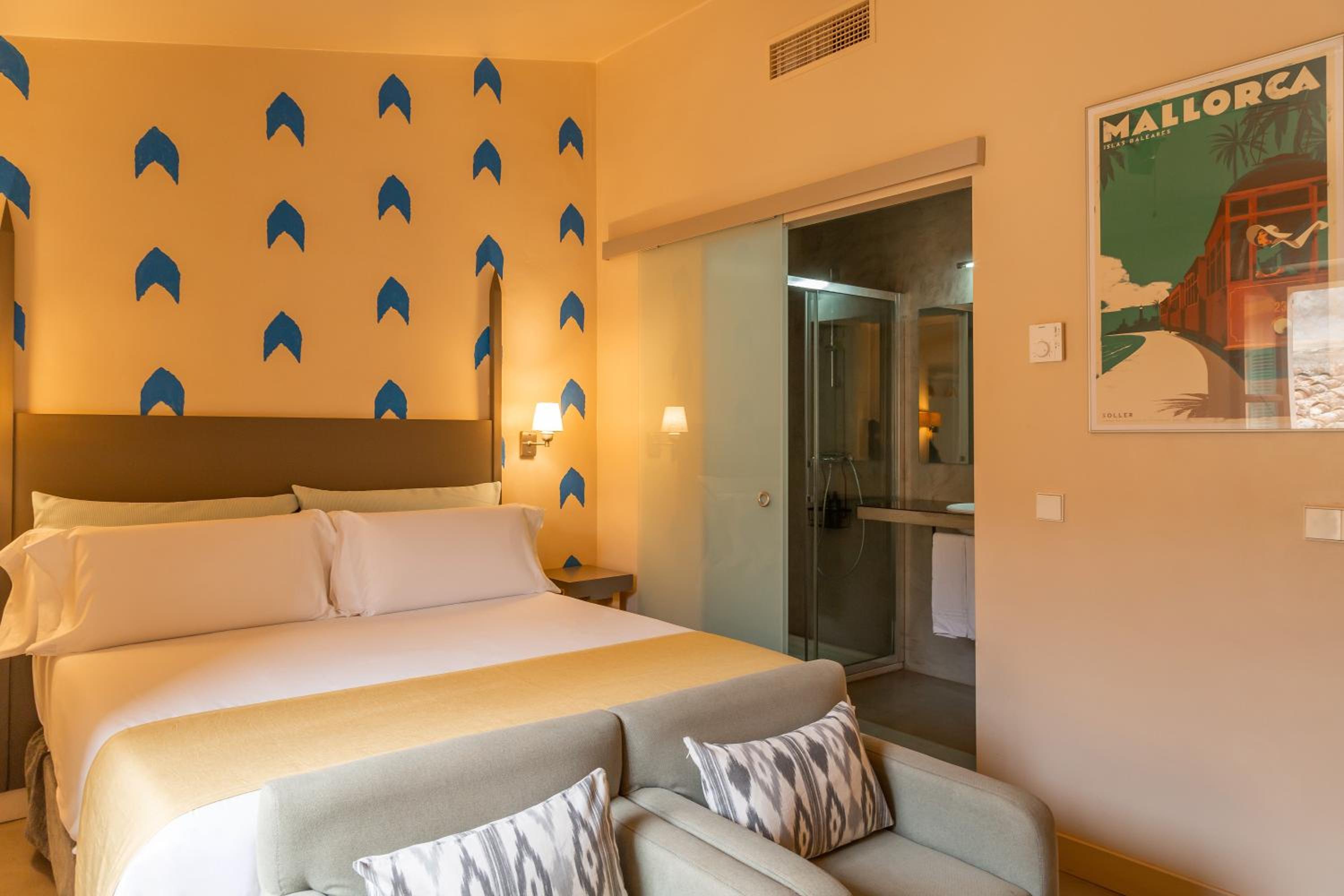 Double or Twin Room - Photo 22