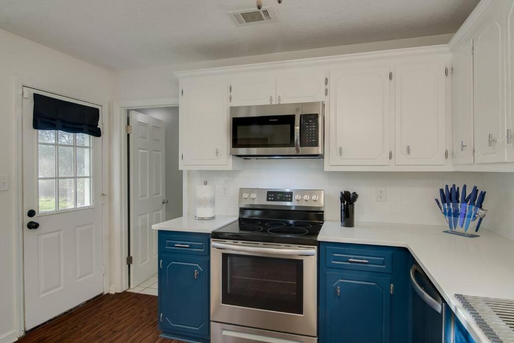 Three-Bedroom House photo 3
