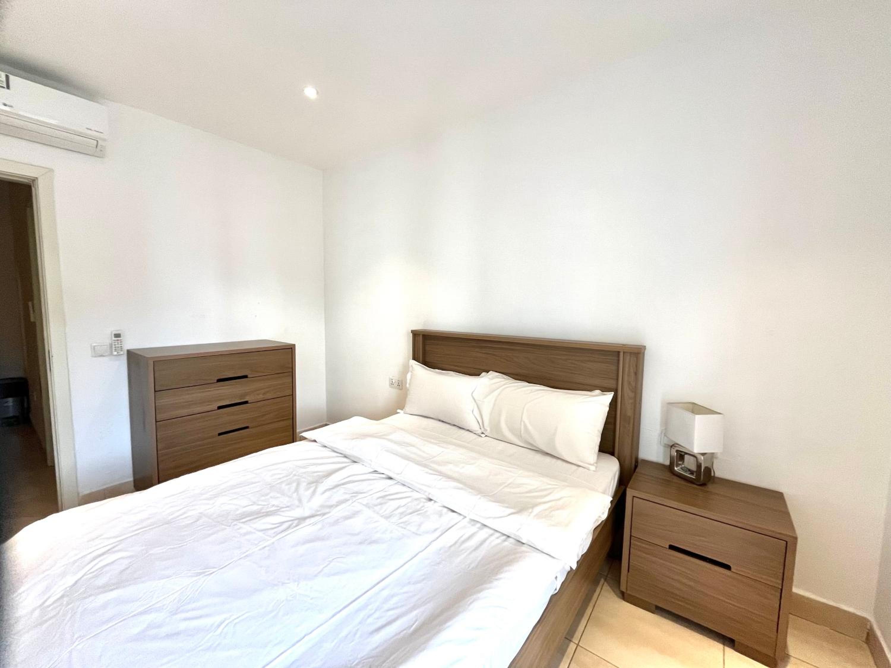 Two-Bedroom Apartment with Pool View photo 3