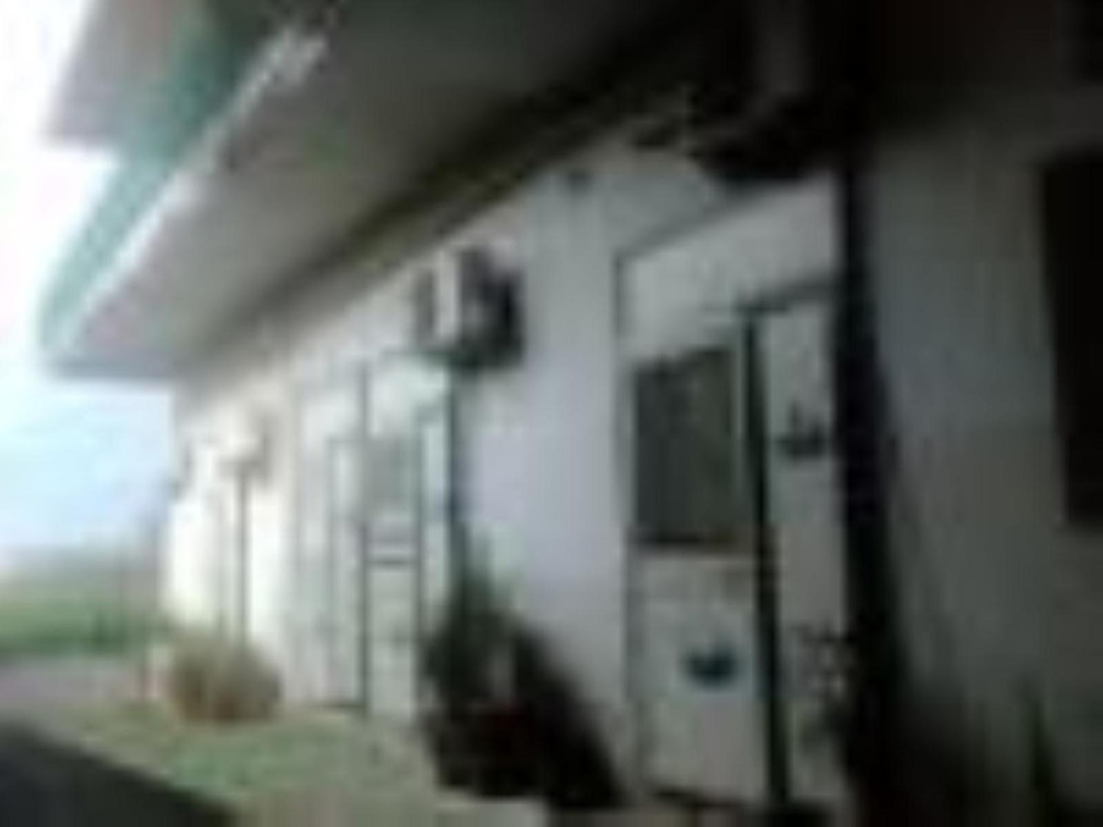 Eight-Bedroom House photo 2
