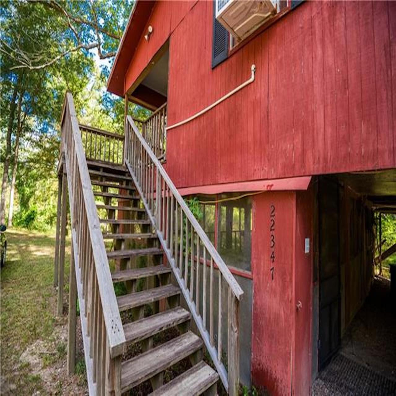 Three-Bedroom House photo 3