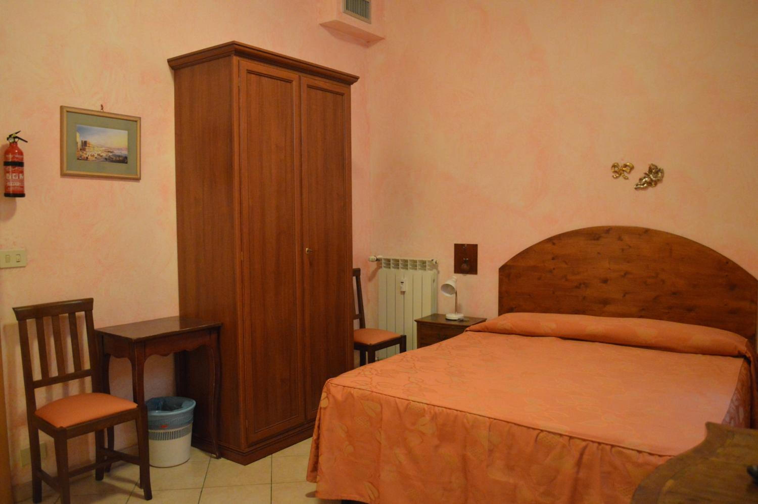 Double Room with Private Bathroom photo 3