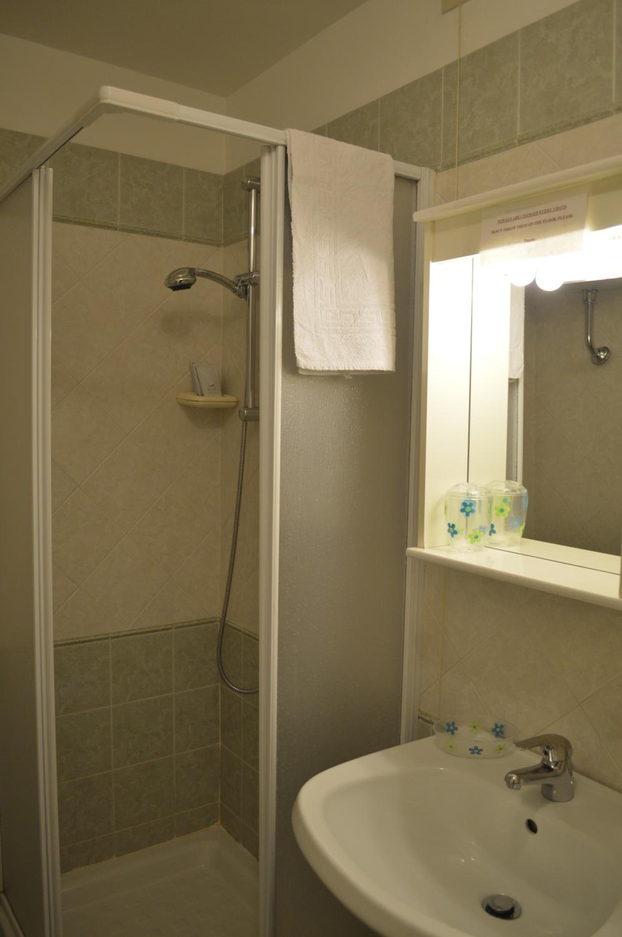Double Room with Private Bathroom photo 2