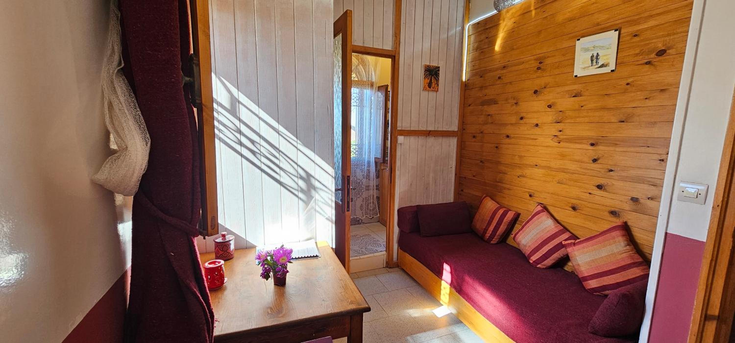 Double Room with Private Bathroom - Photo 6