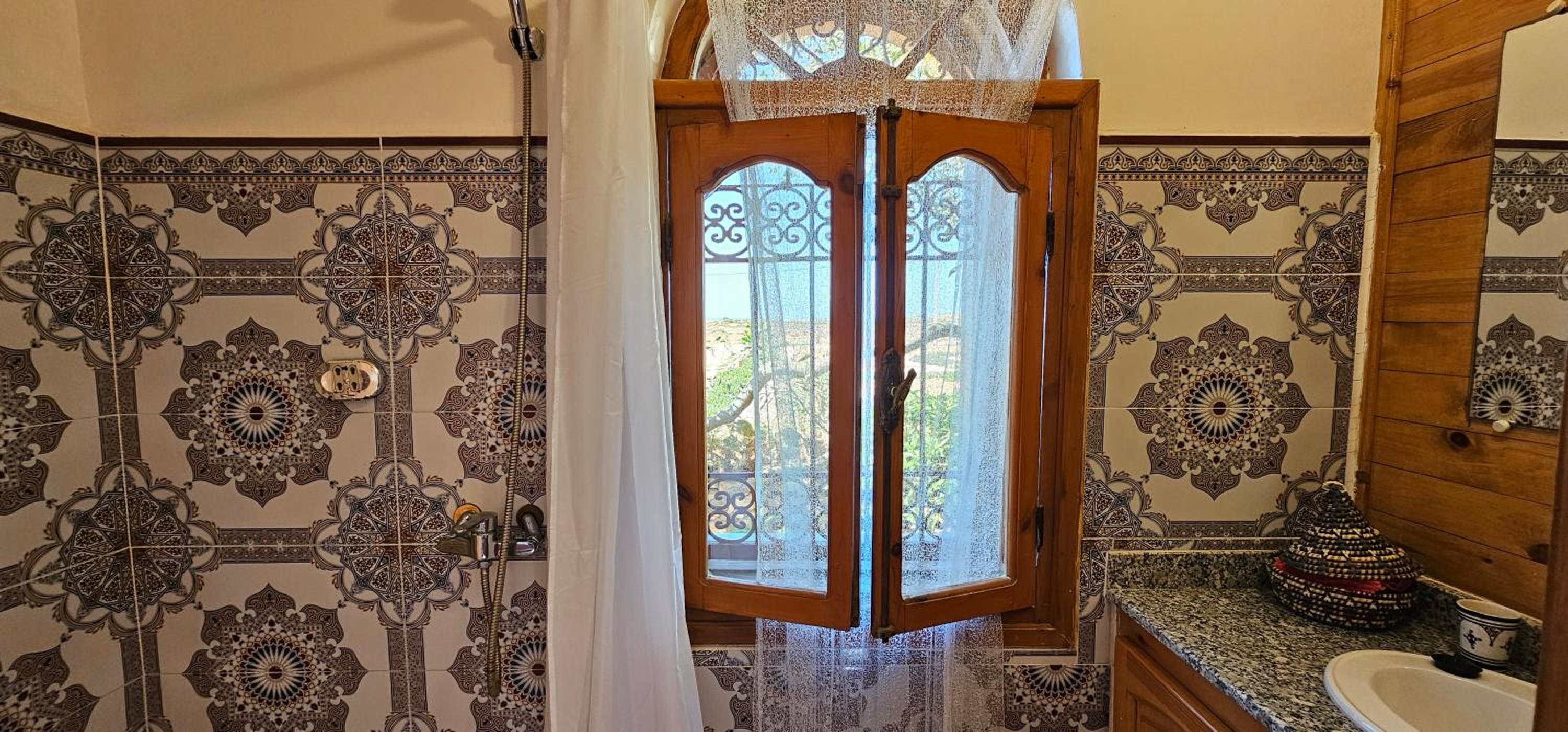 Double Room with Private Bathroom - Photo 3