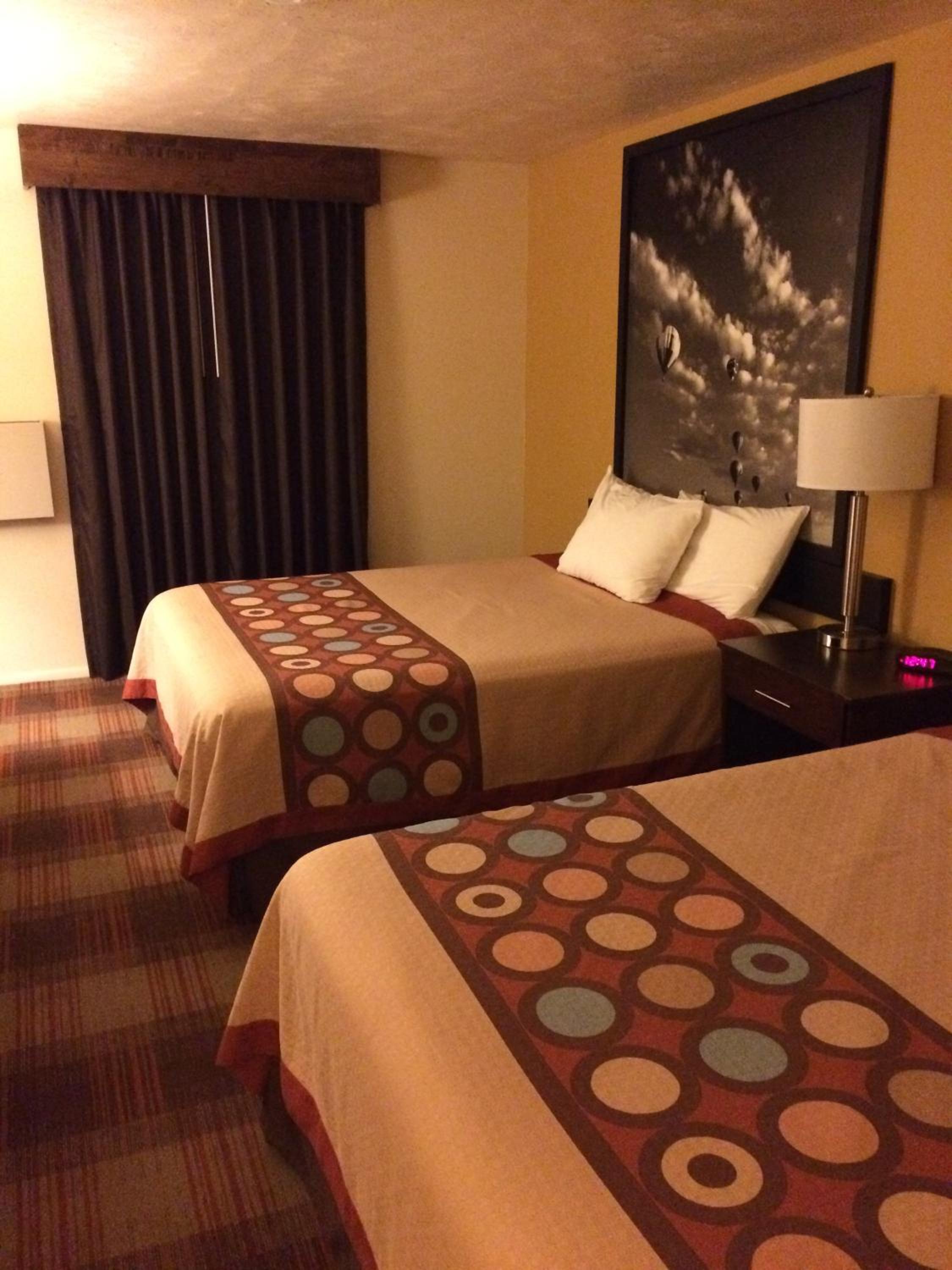 Queen Room with Three Queen Beds - Non-Smoking - Photo 3