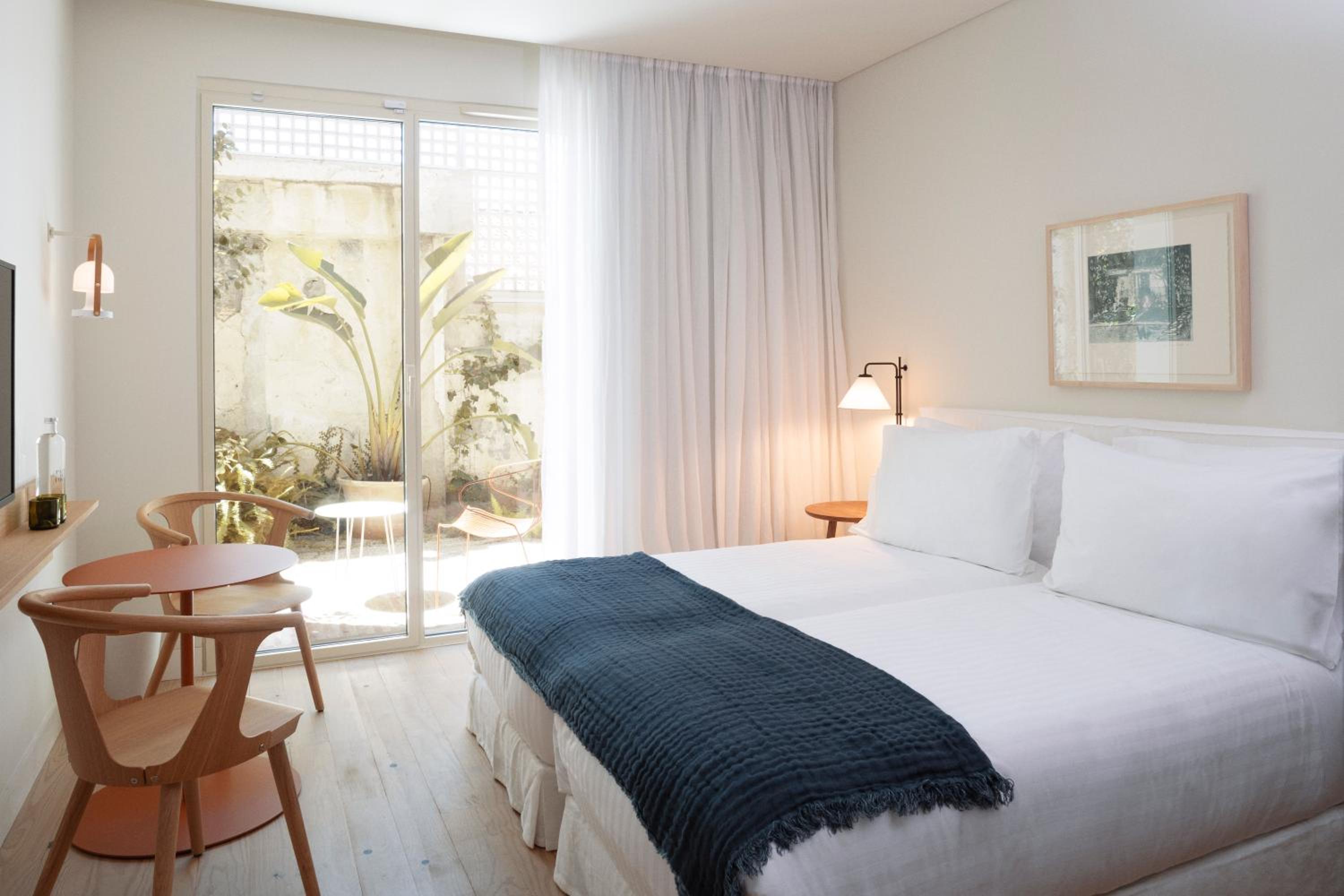 Double or Twin Room with Patio Access  - Photo 1