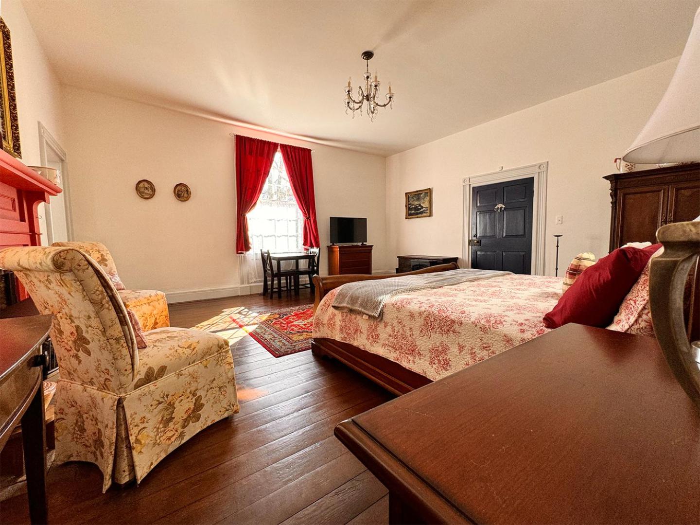 Deluxe King Room photo 1