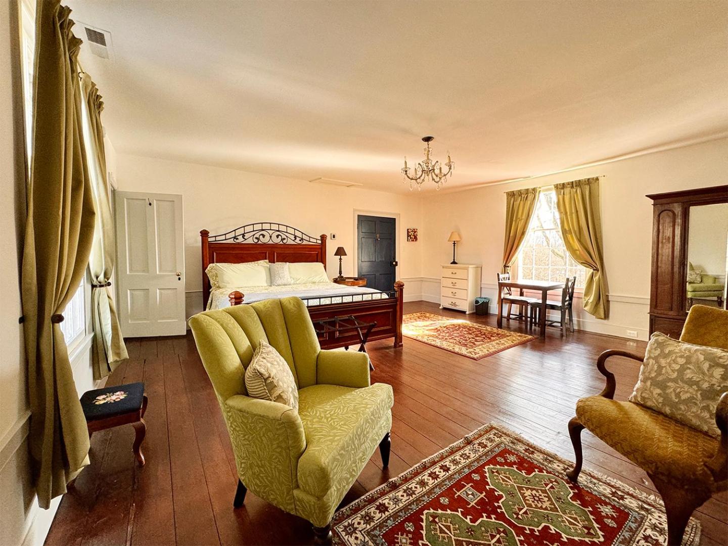 Deluxe King Room photo 1