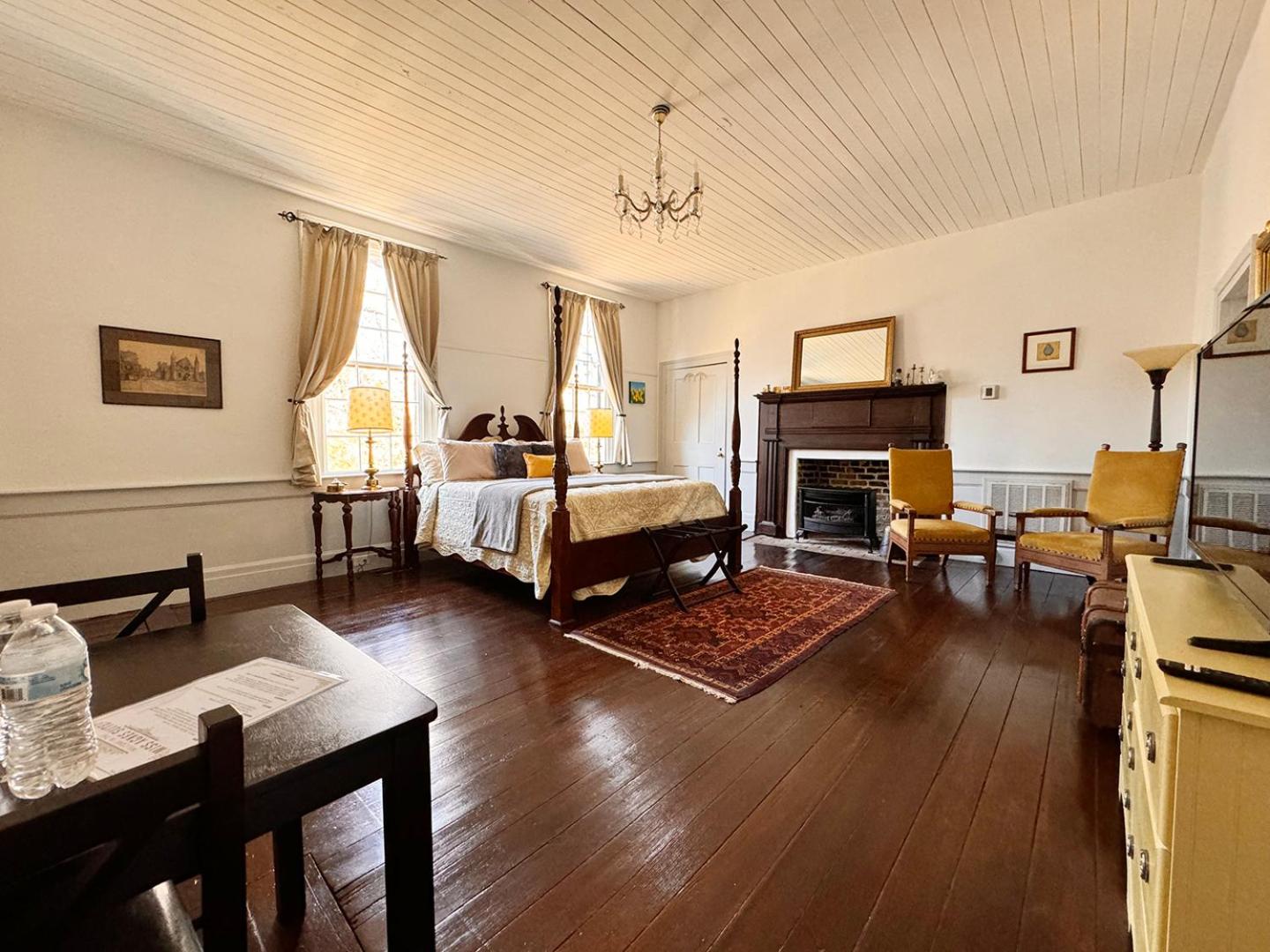 Deluxe King Room photo 2