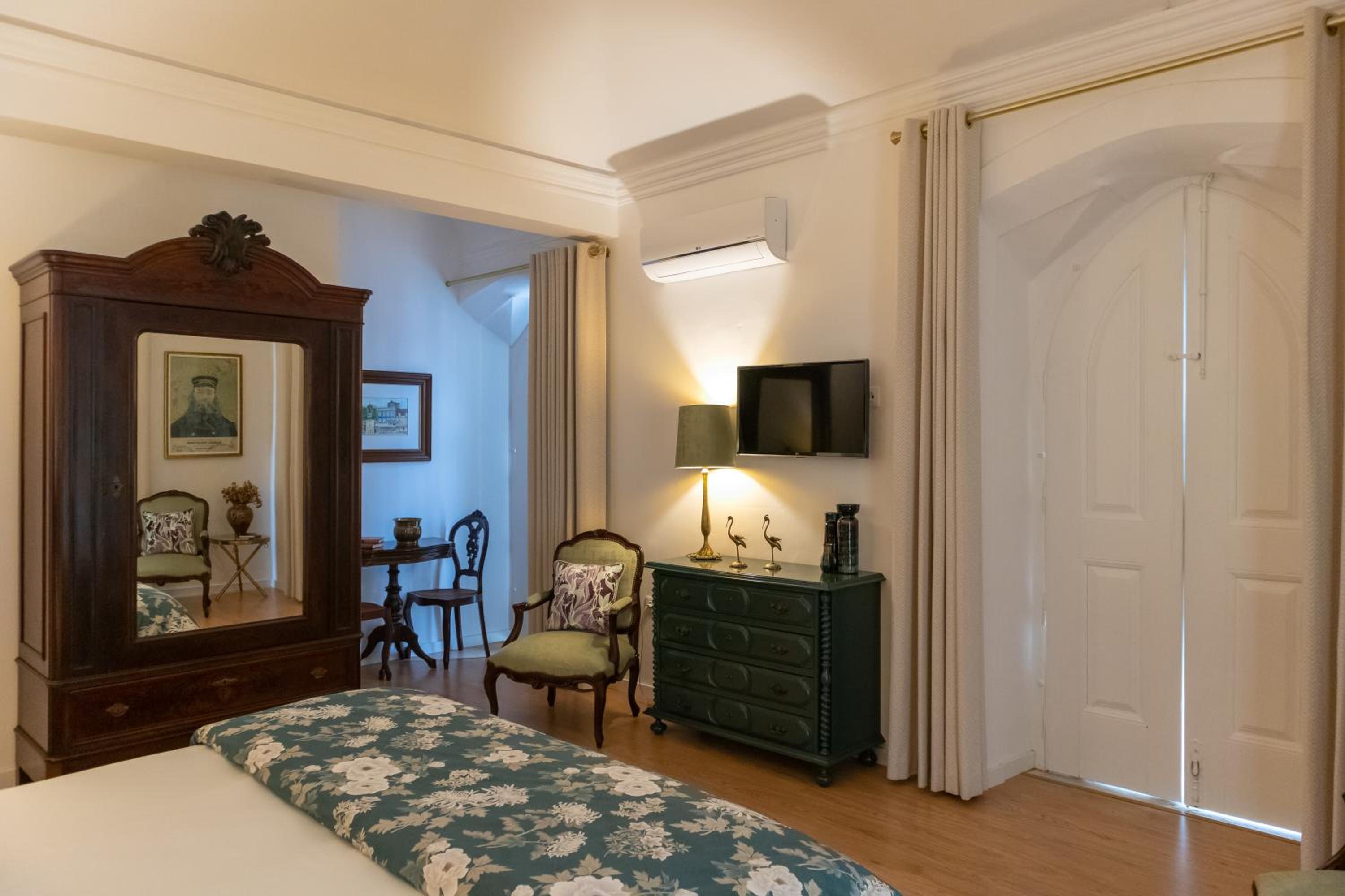 Suite - Photo 5