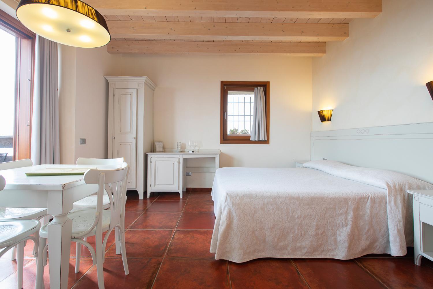 Triple Room with Balcony - Photo 6
