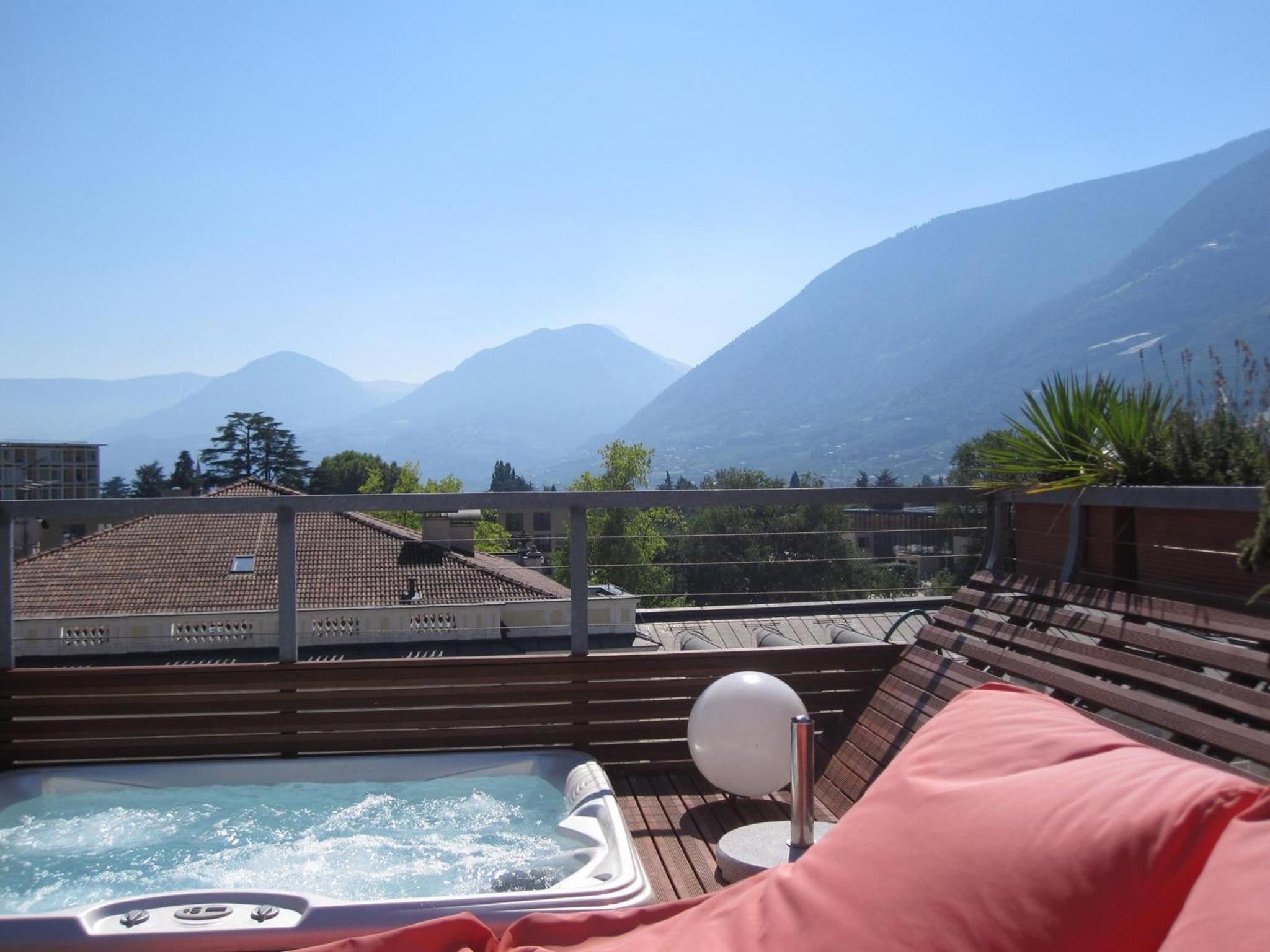 Loft Suite with Hot Tub - Photo 8