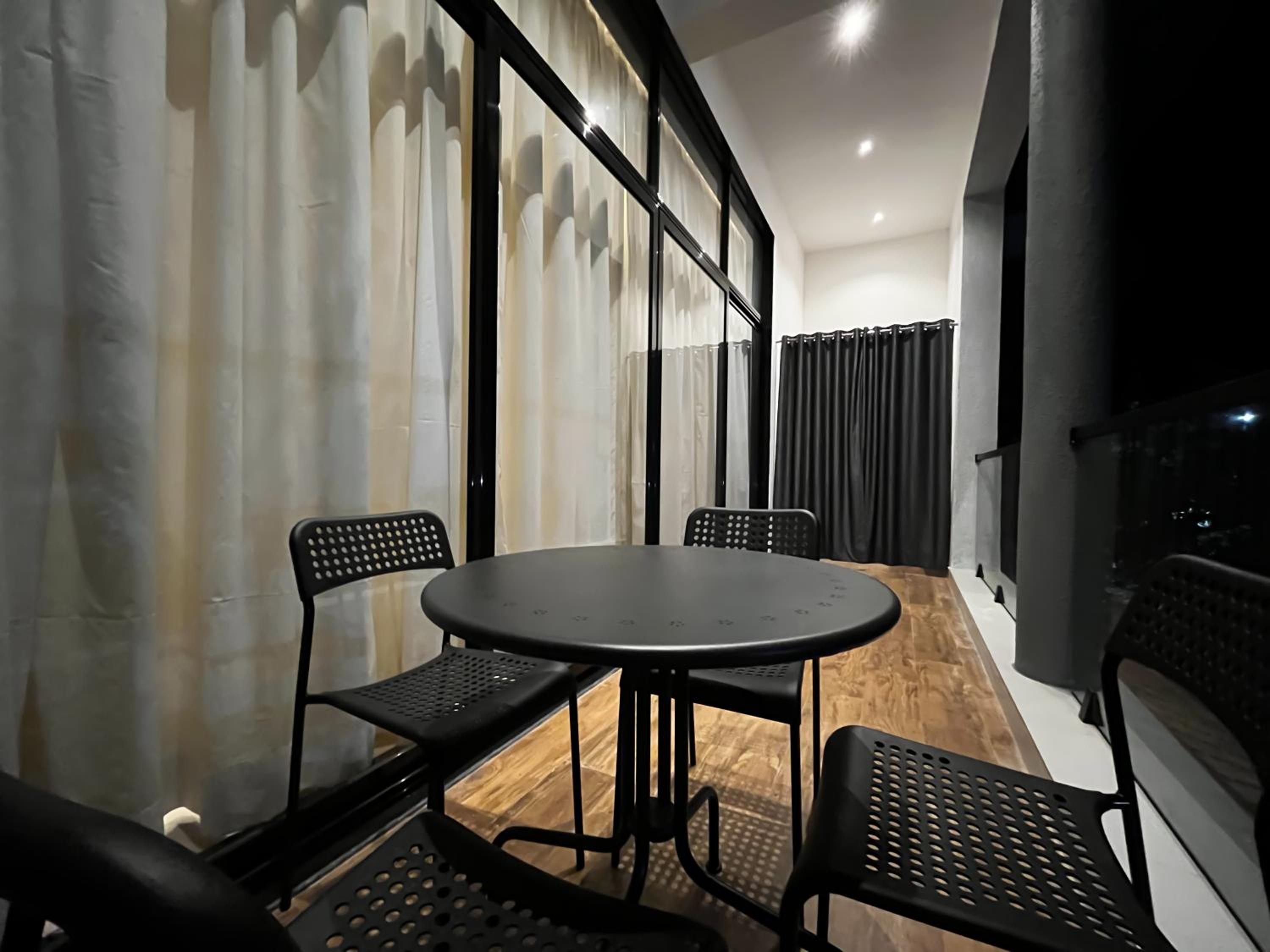 Deluxe Family Suite - Photo 3