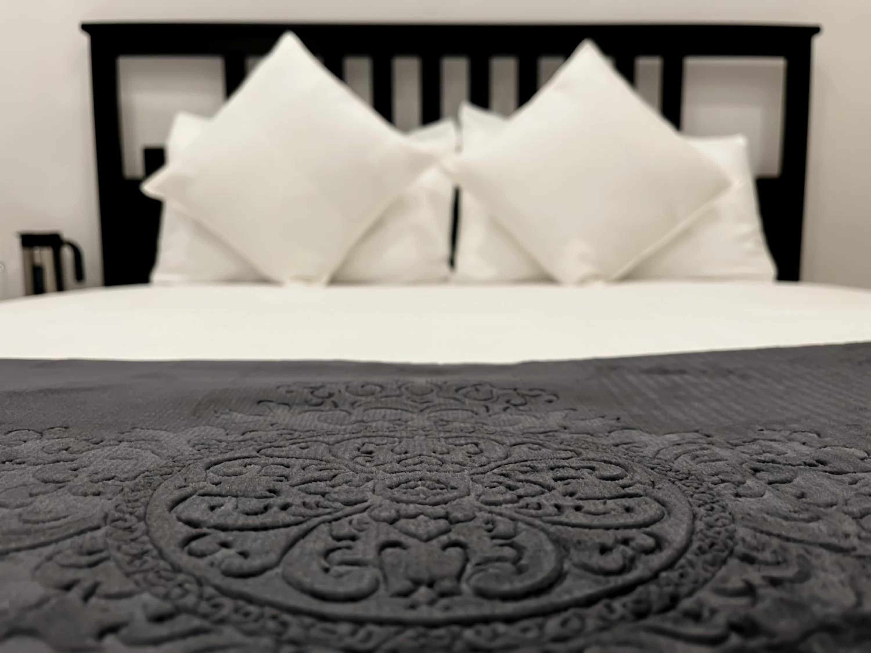 Deluxe Family Suite - Photo 12