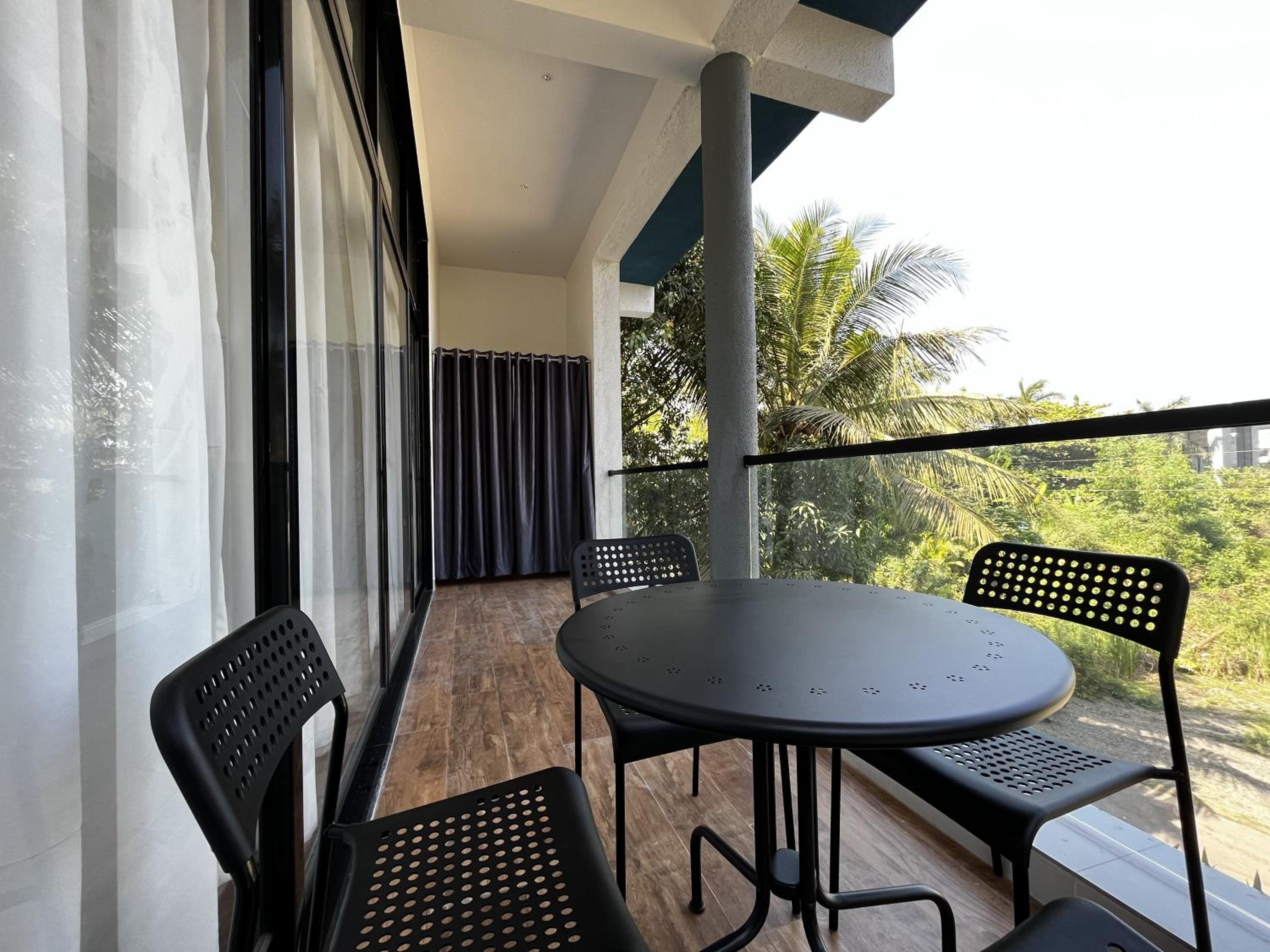 Deluxe Family Suite - Photo 8