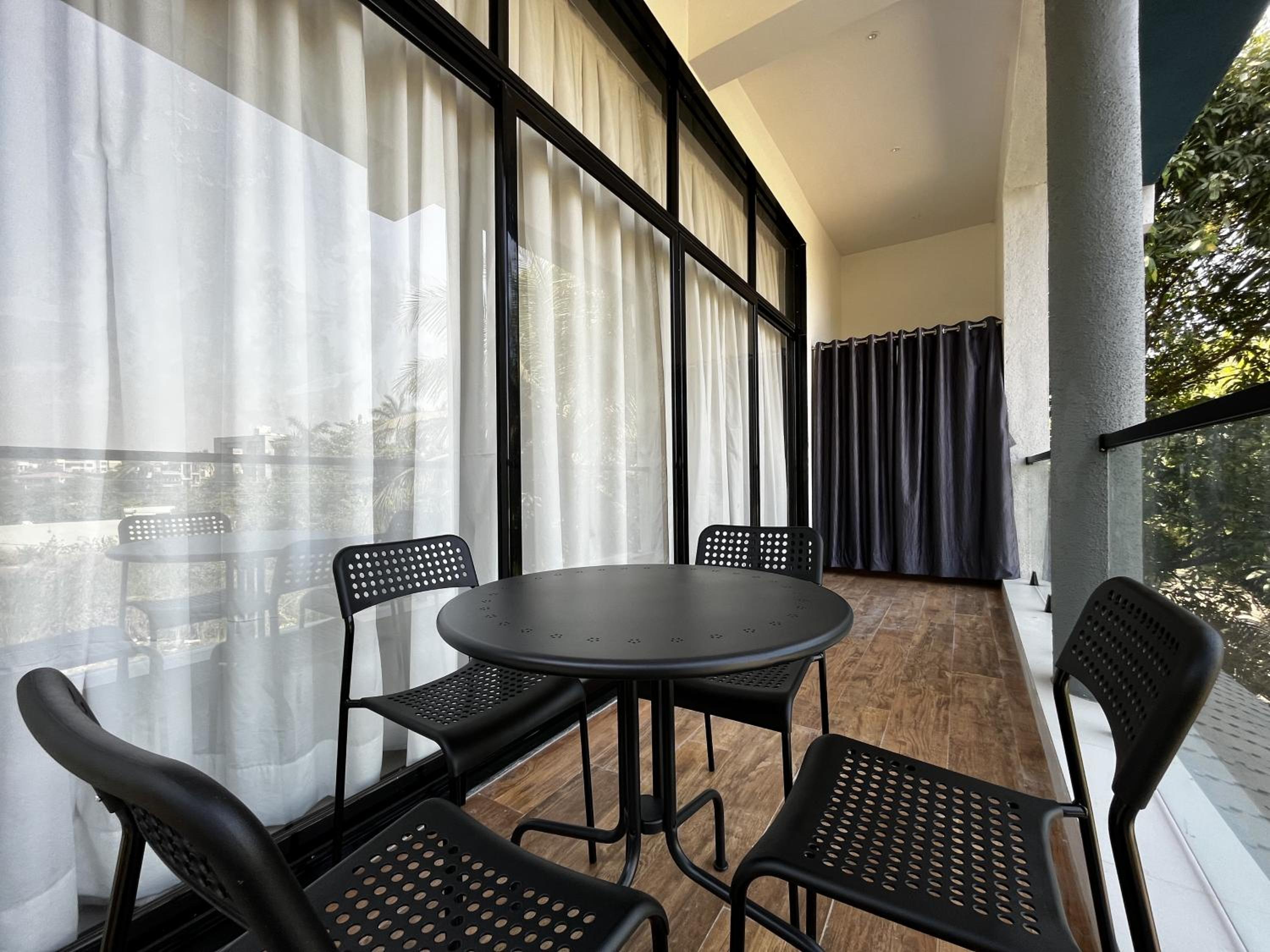 Deluxe Family Suite - Photo 7