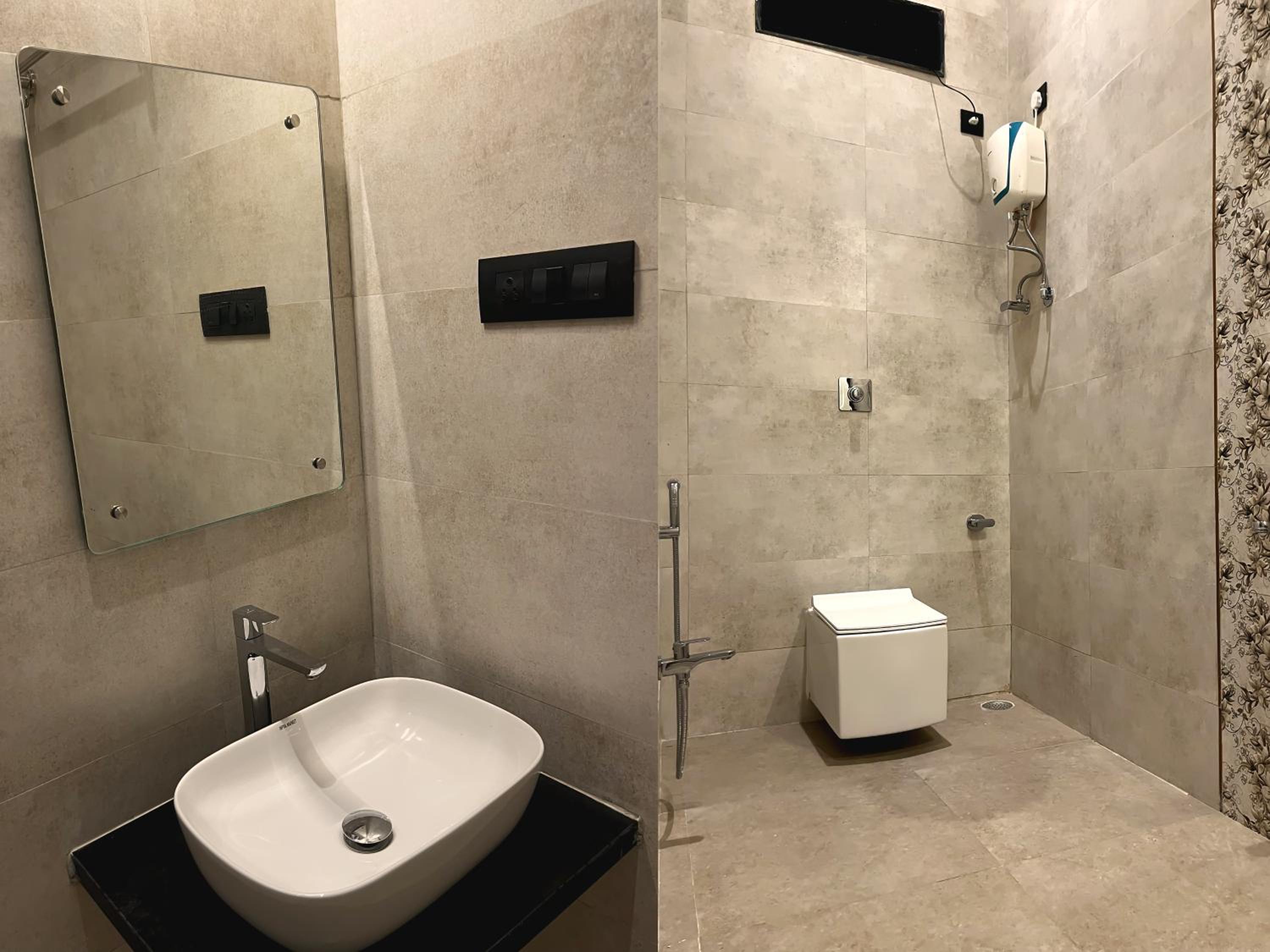 Deluxe King Room - Photo 3