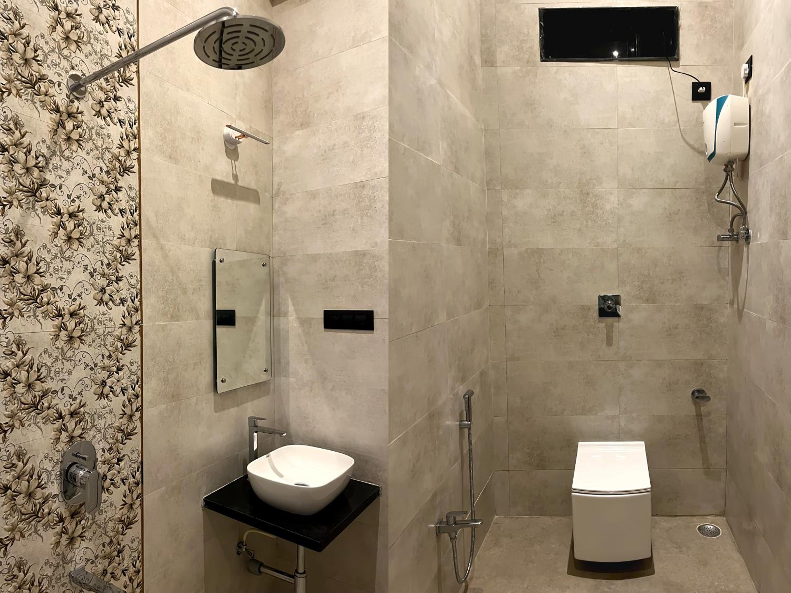 Deluxe King Room - Photo 4