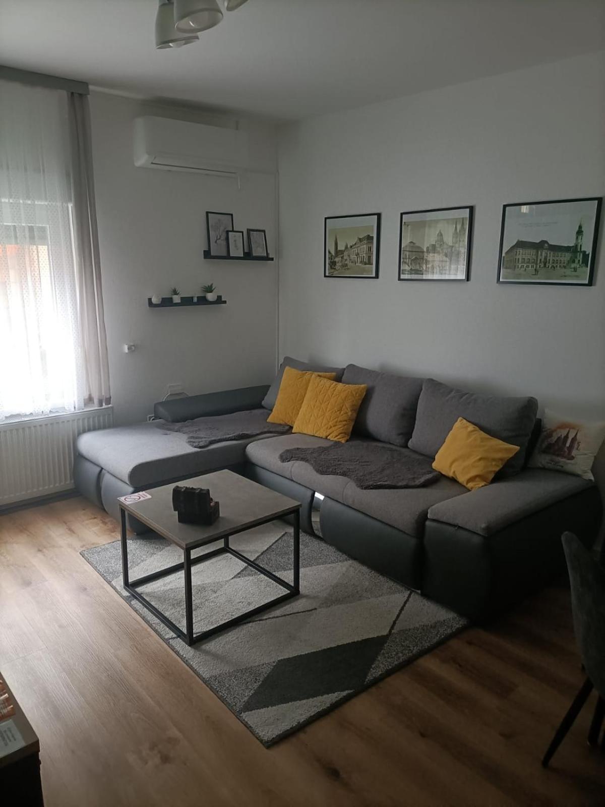 One-Bedroom Apartment - Photo 1