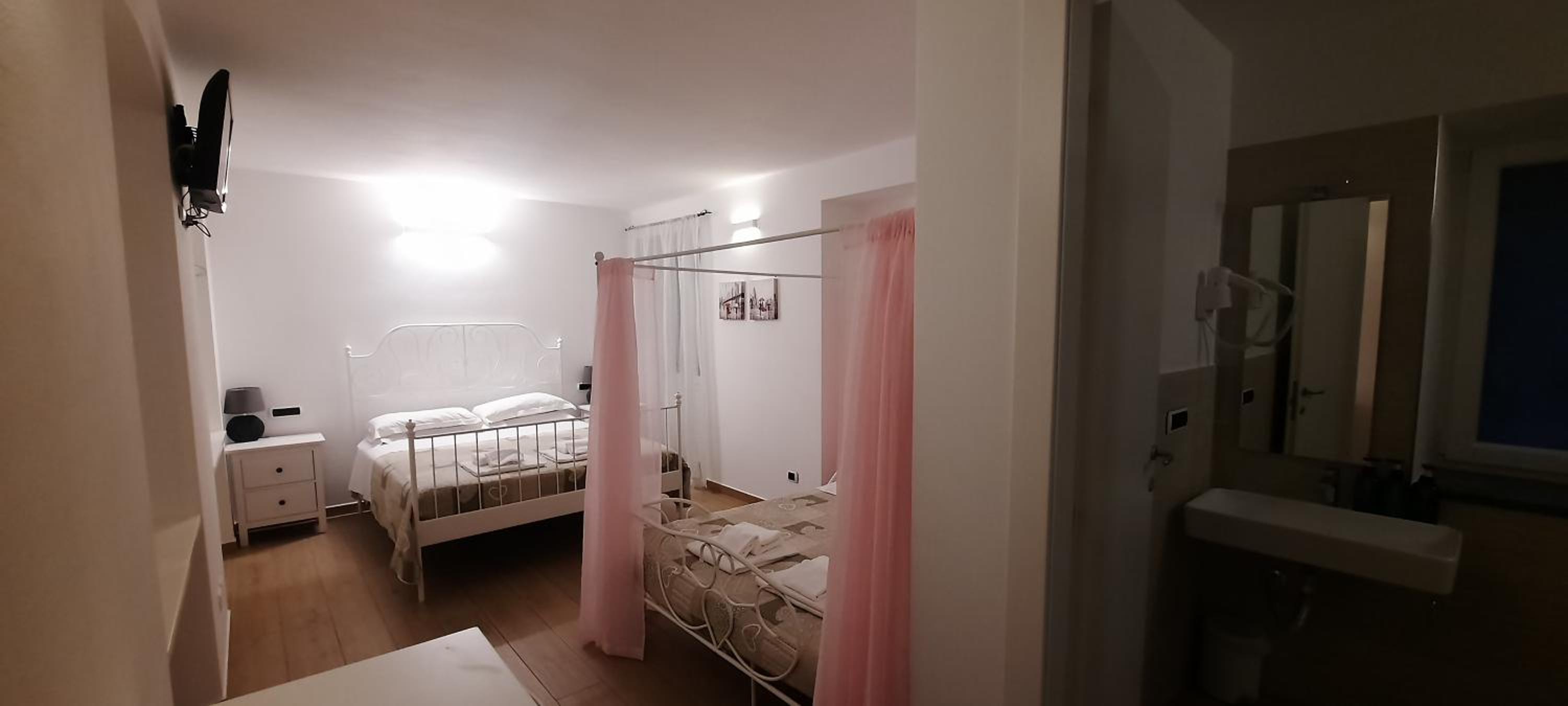 Deluxe Double Room with Extra Bed photo 1