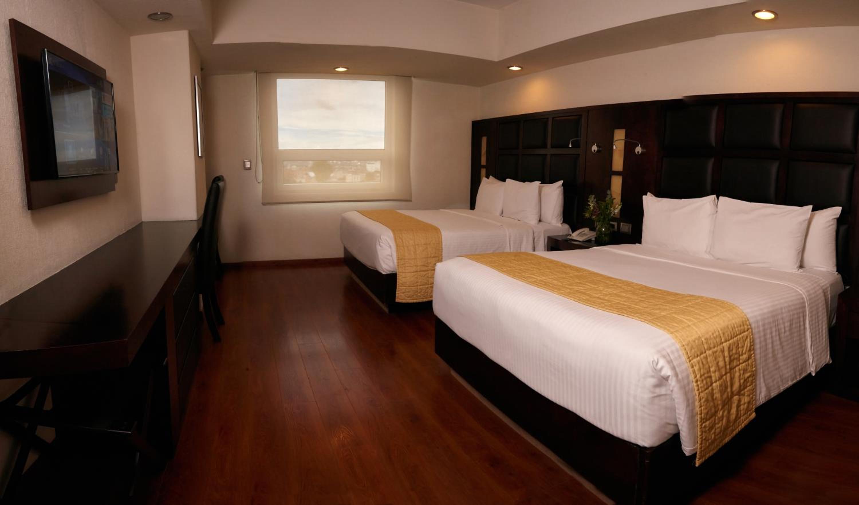 Queen Room with Two Queen Beds - Photo 2