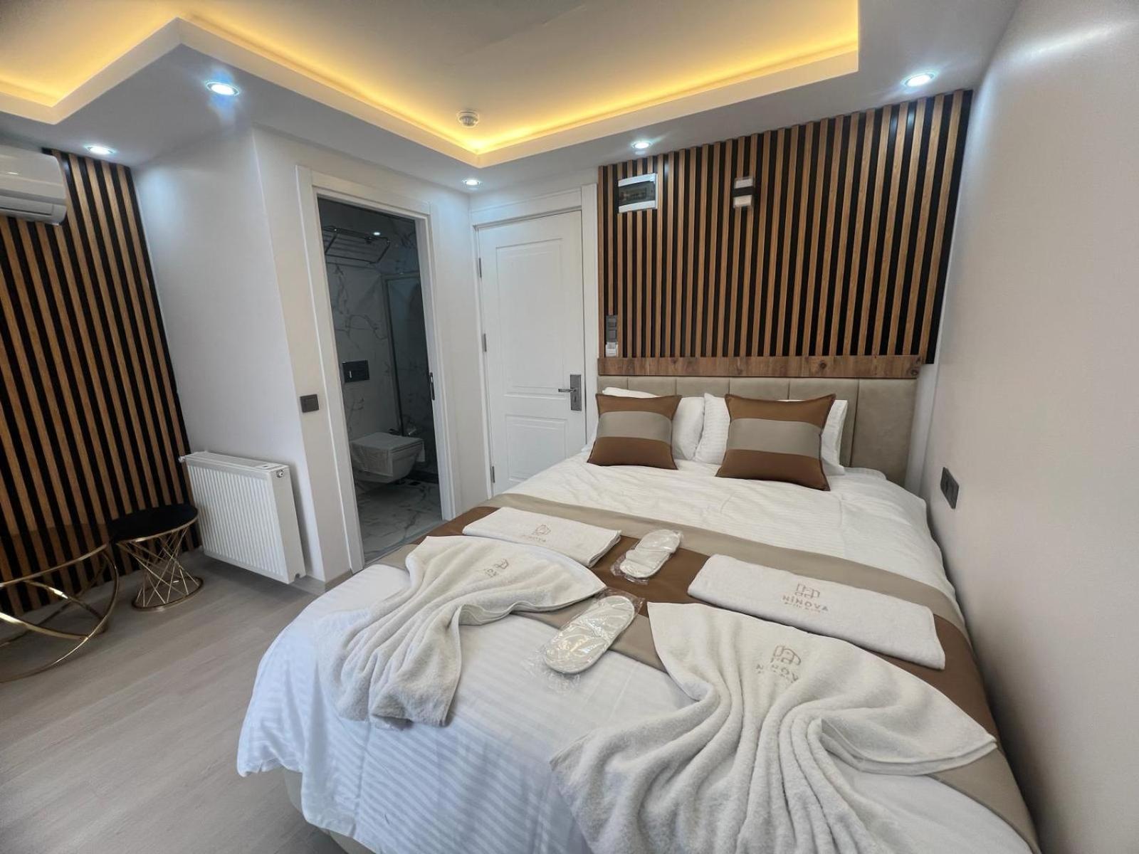 De Luxe Doppelzimmer mit Balkon und Meerblick