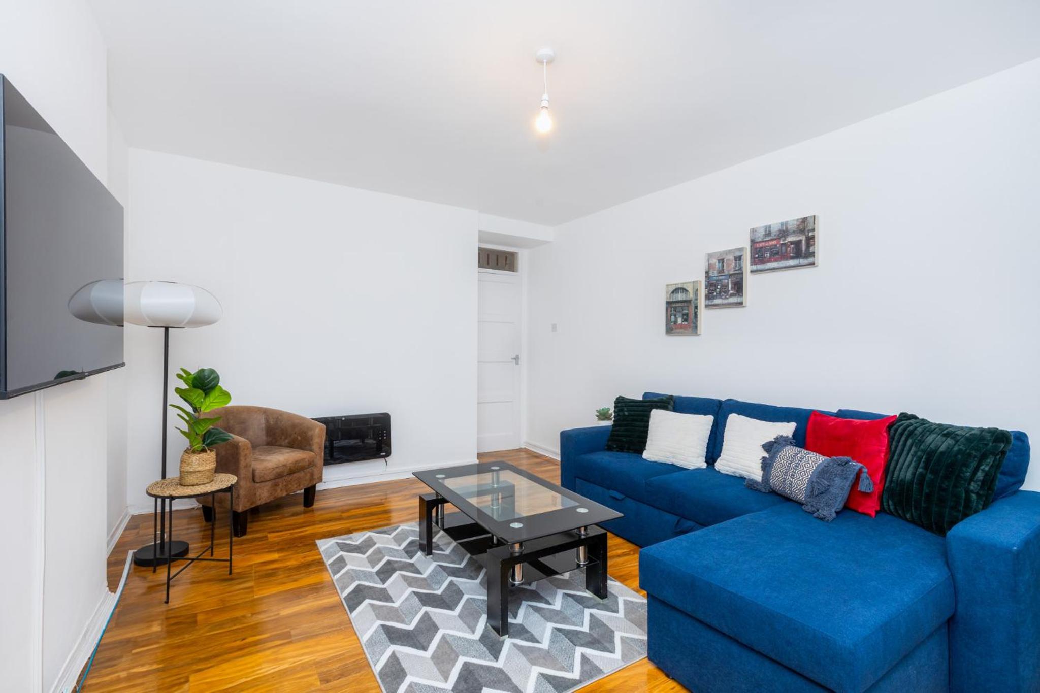 Three-Bedroom Apartment photo 2