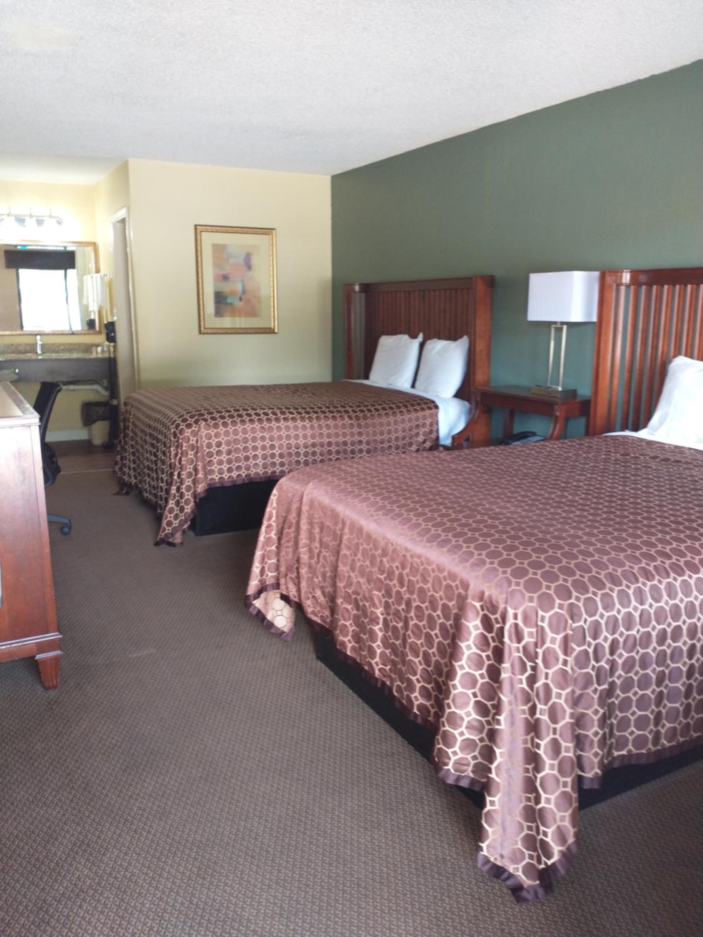 Queen Room photo 3