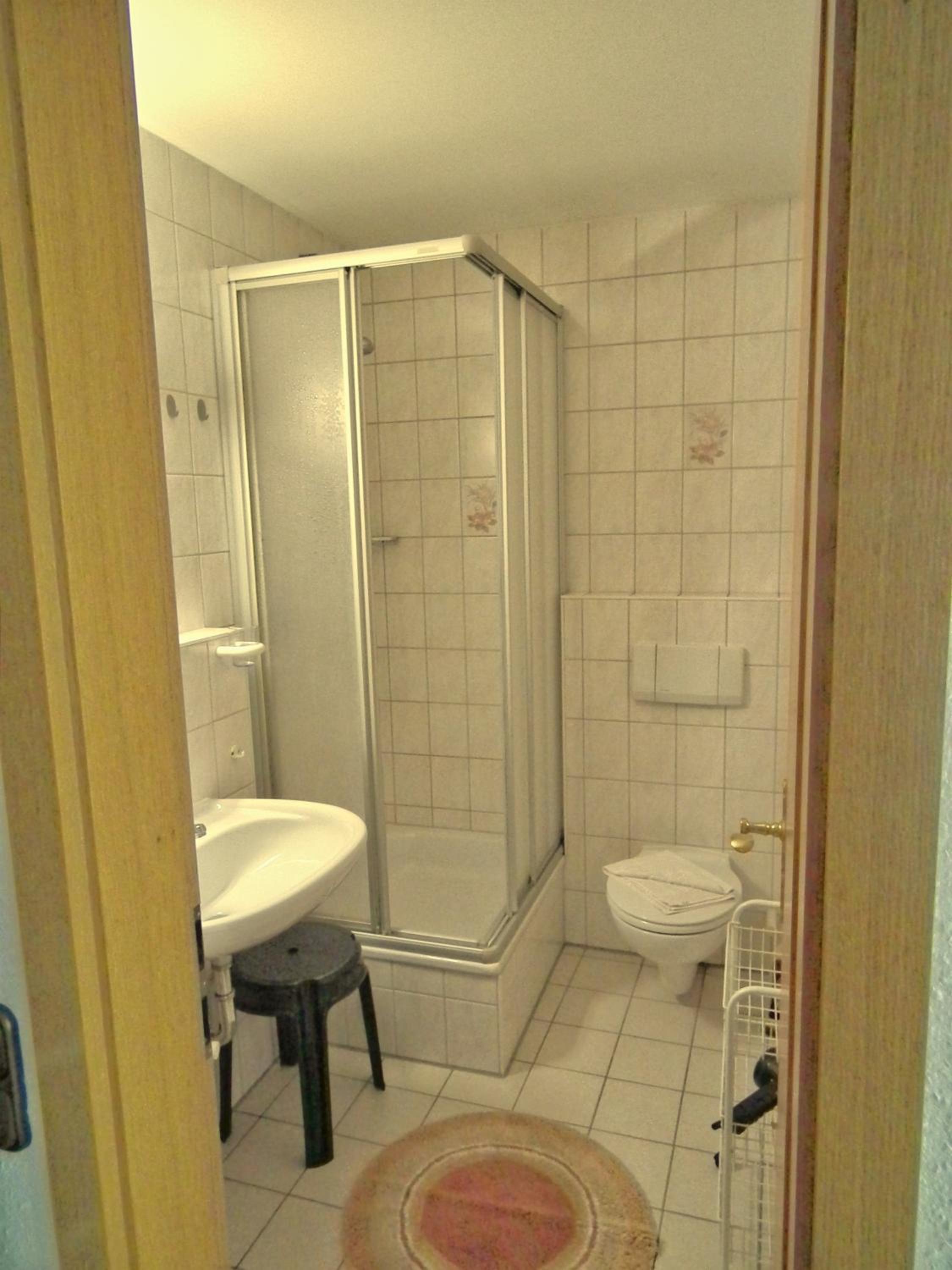 Small Studio Apartment - Basement photo 2