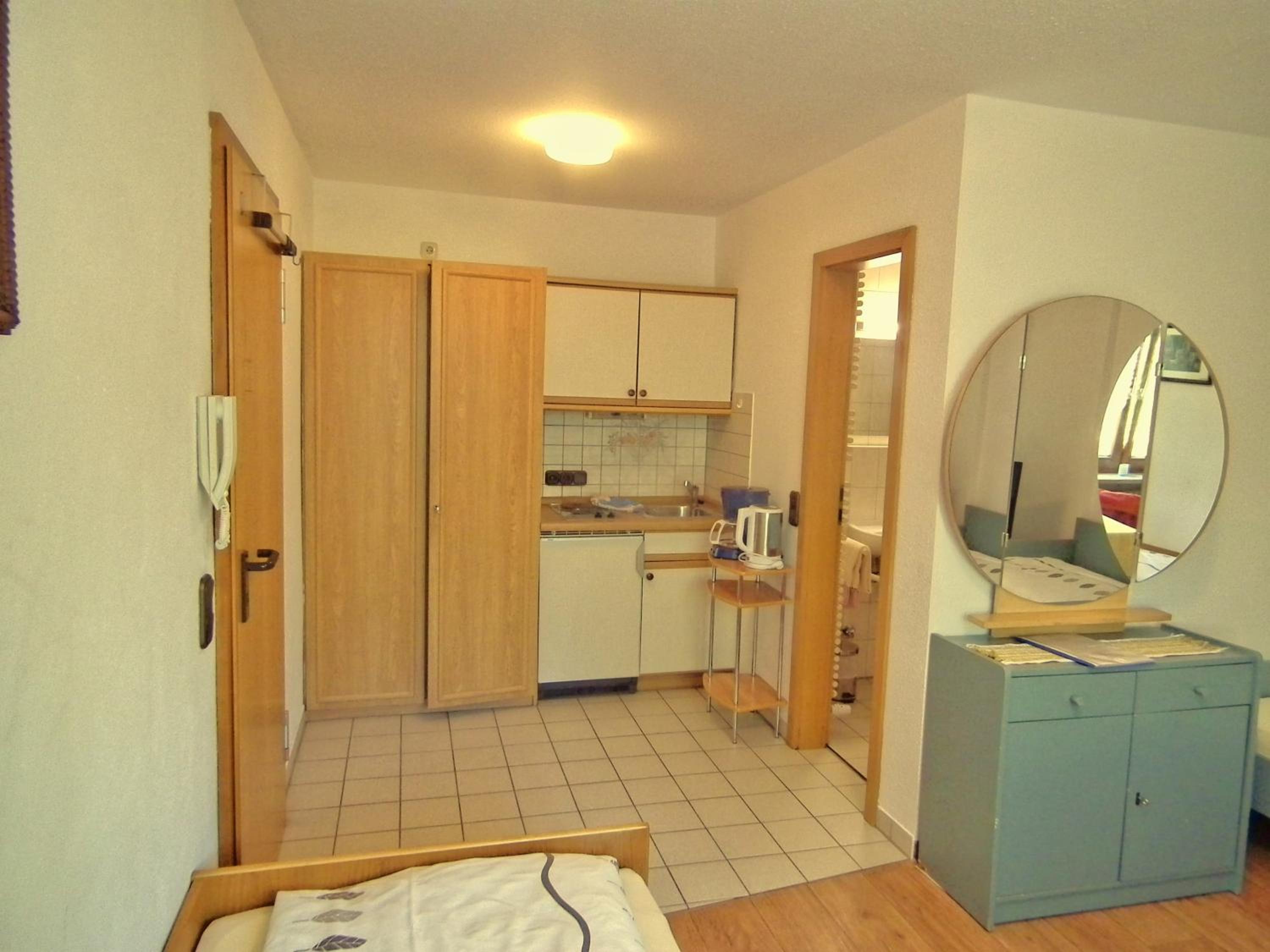 Small Studio Apartment - Basement photo 3