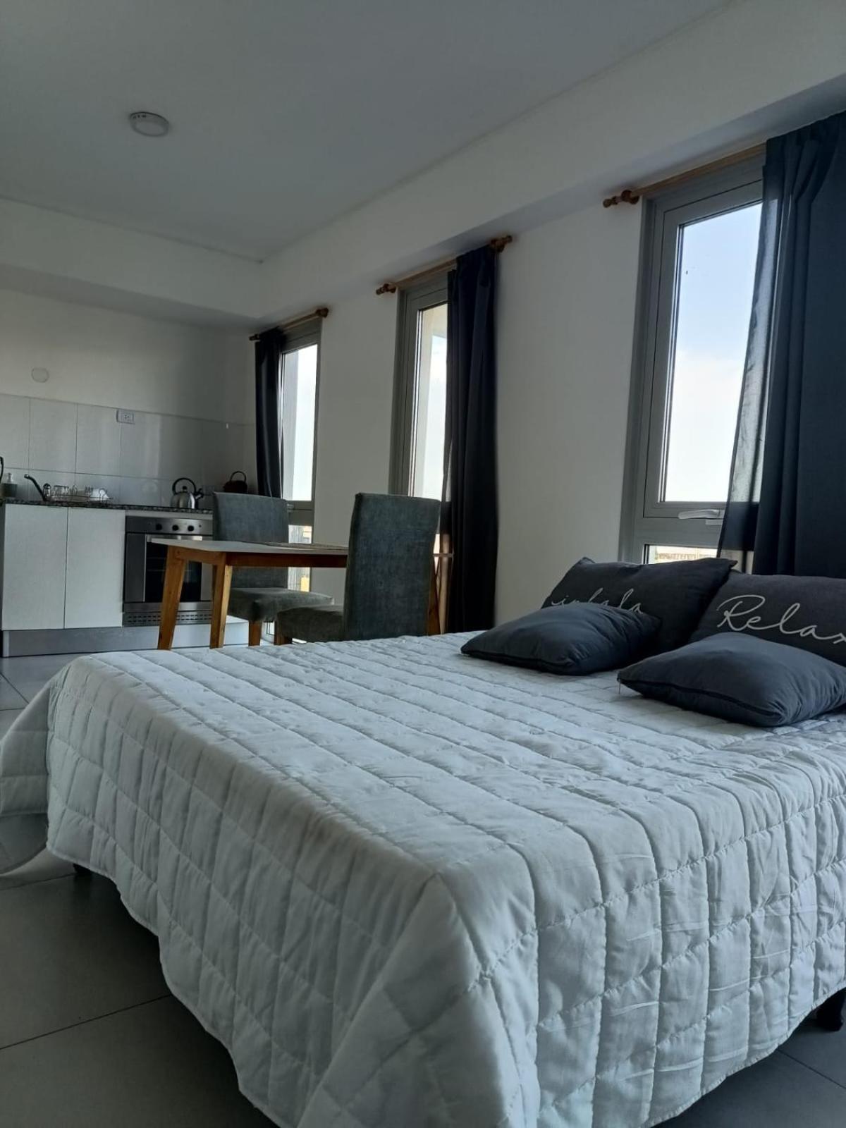 One-Bedroom Apartment photo 1