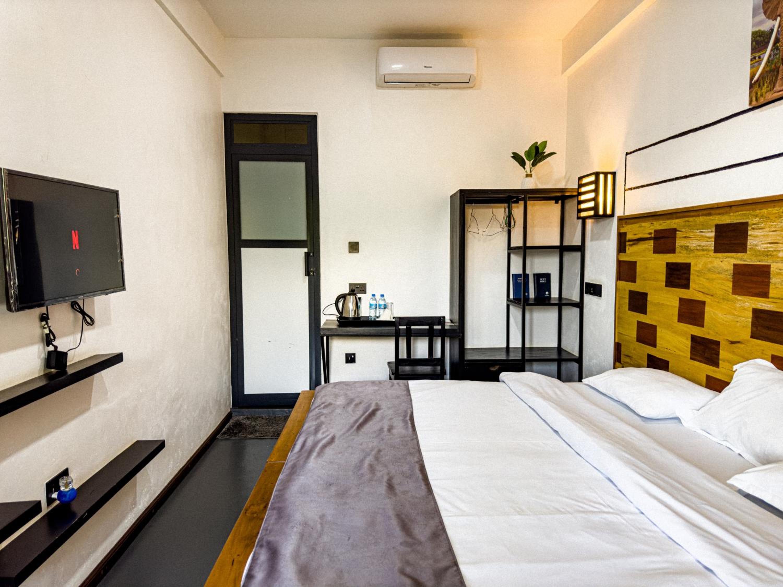 Deluxe Double or Twin Room - Photo 11
