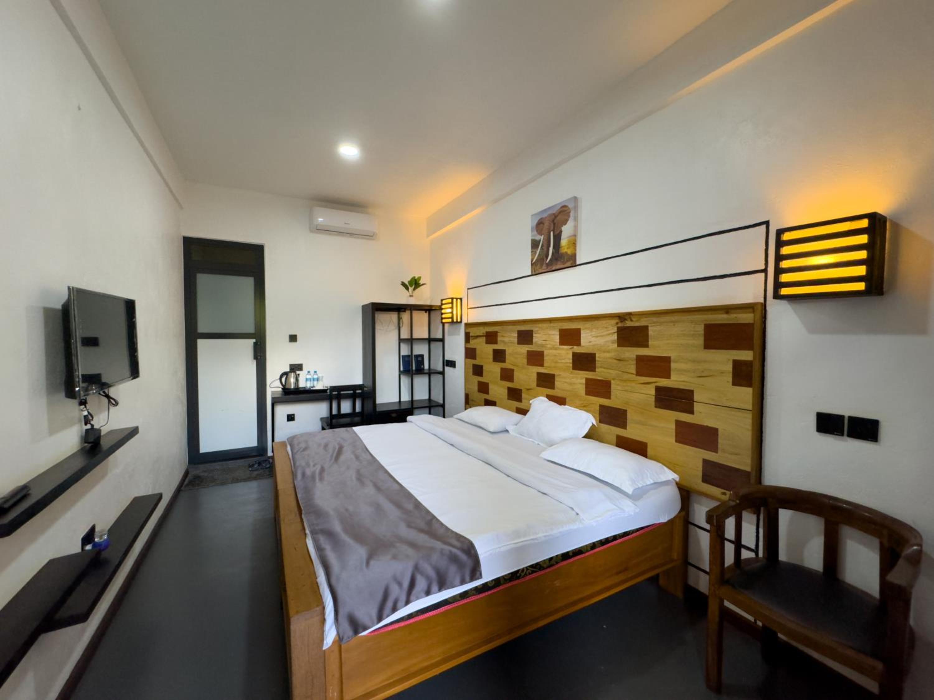 Deluxe Double or Twin Room - Photo 10