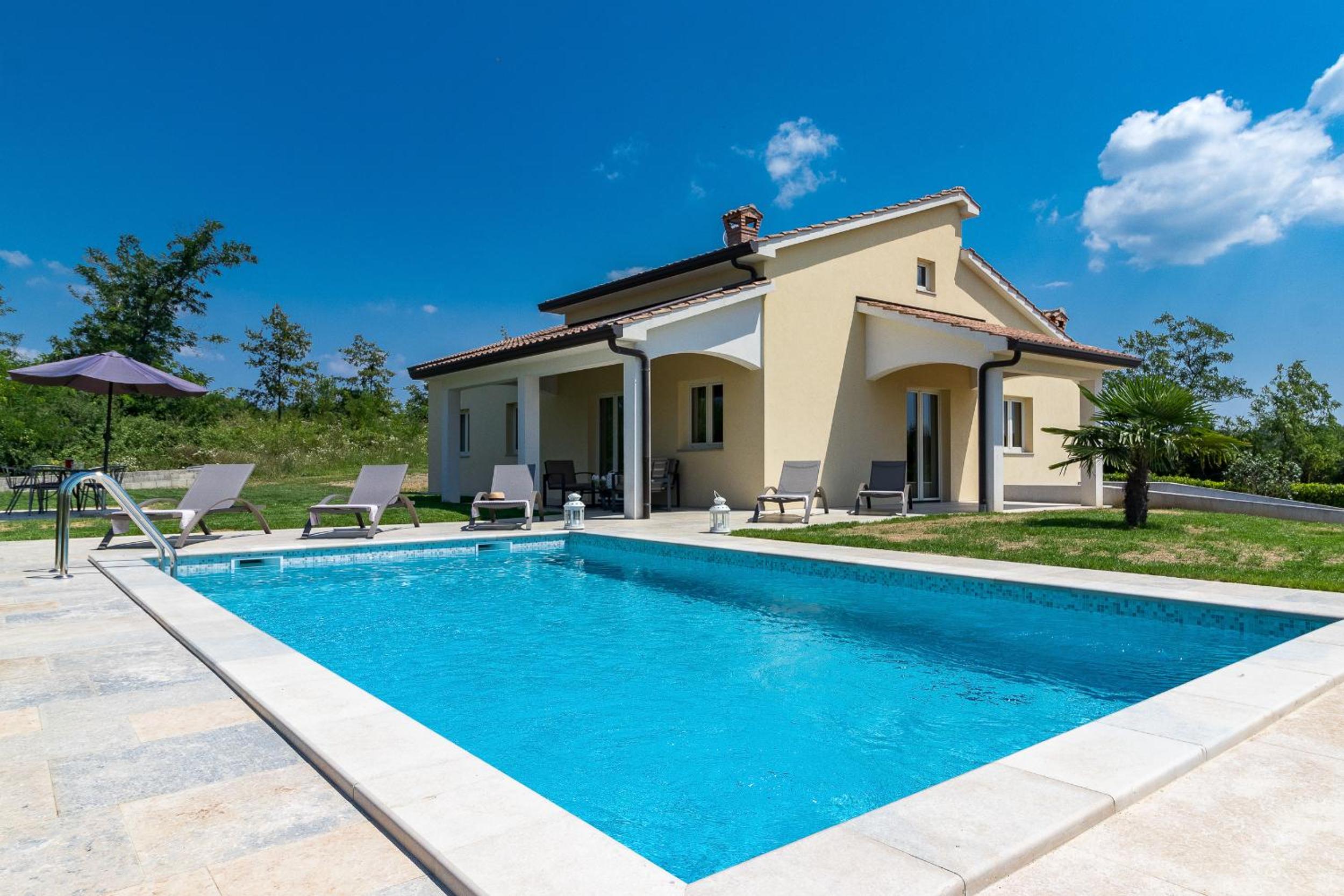 Three-Bedroom Villa photo 2