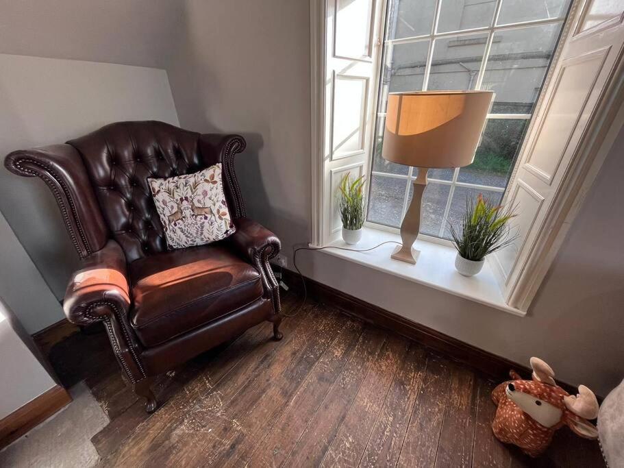 Five-Bedroom House photo 2