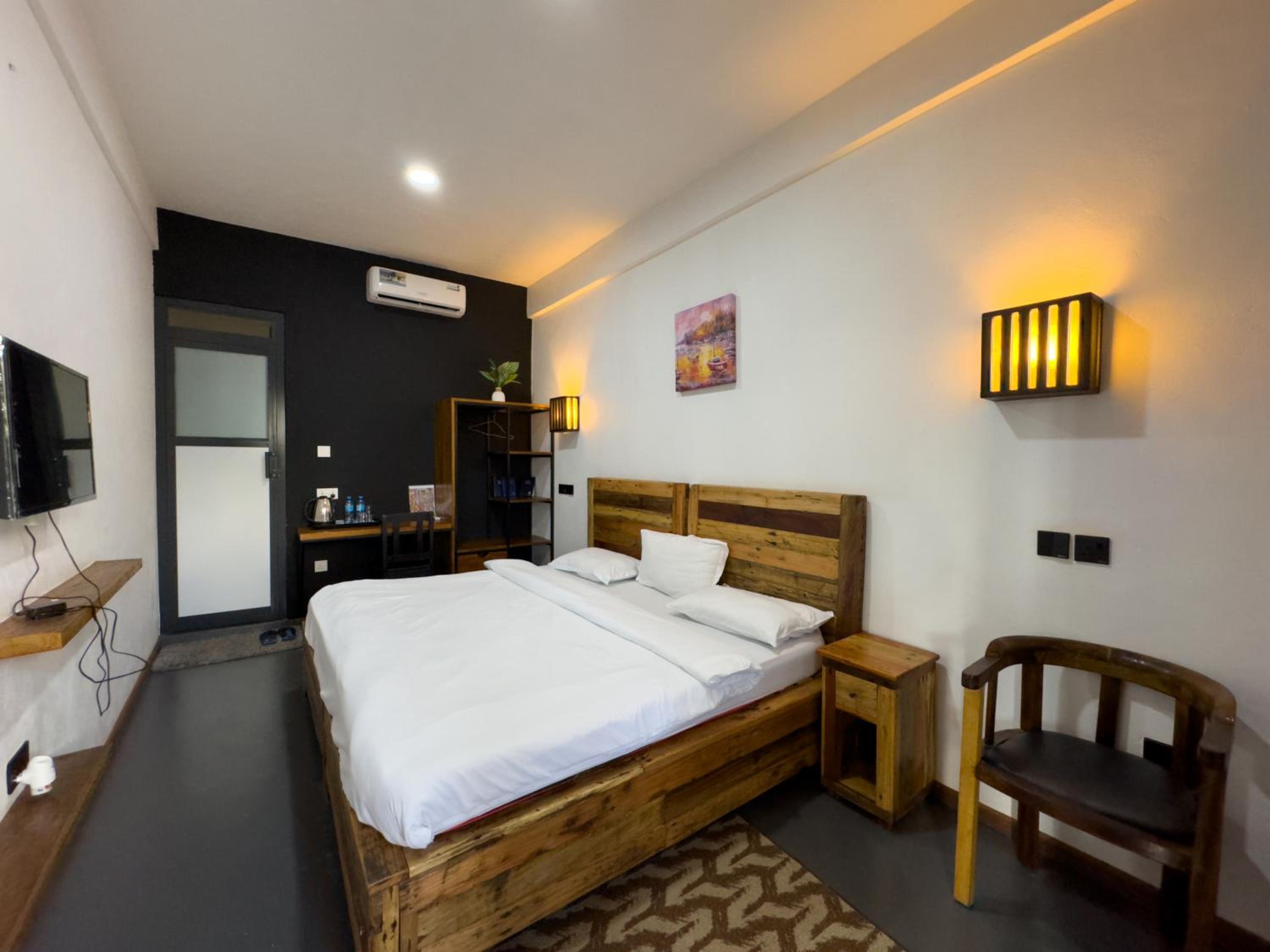 Deluxe Double or Twin Room - Photo 15