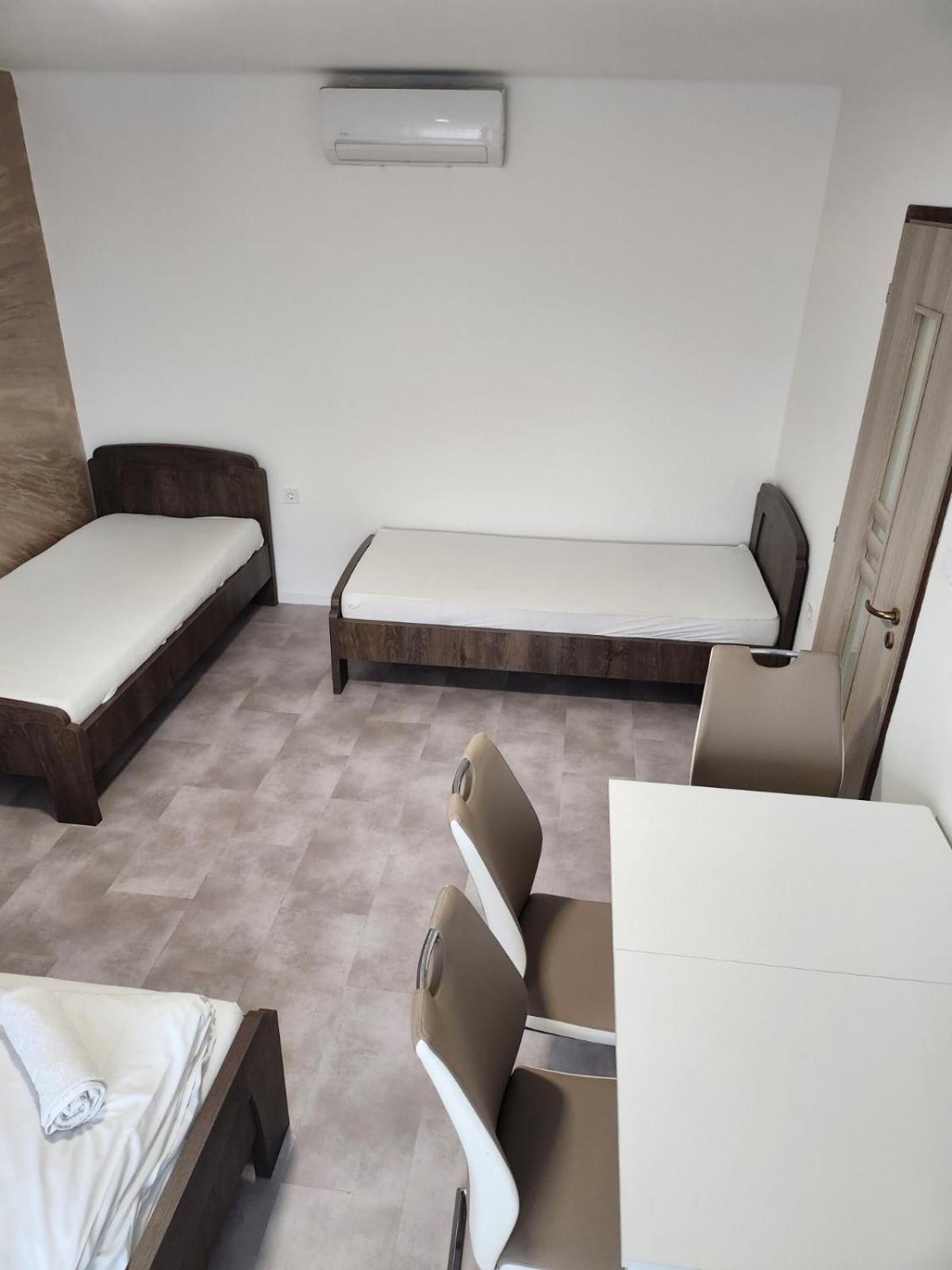 Family Room with Garden View - Photo 8