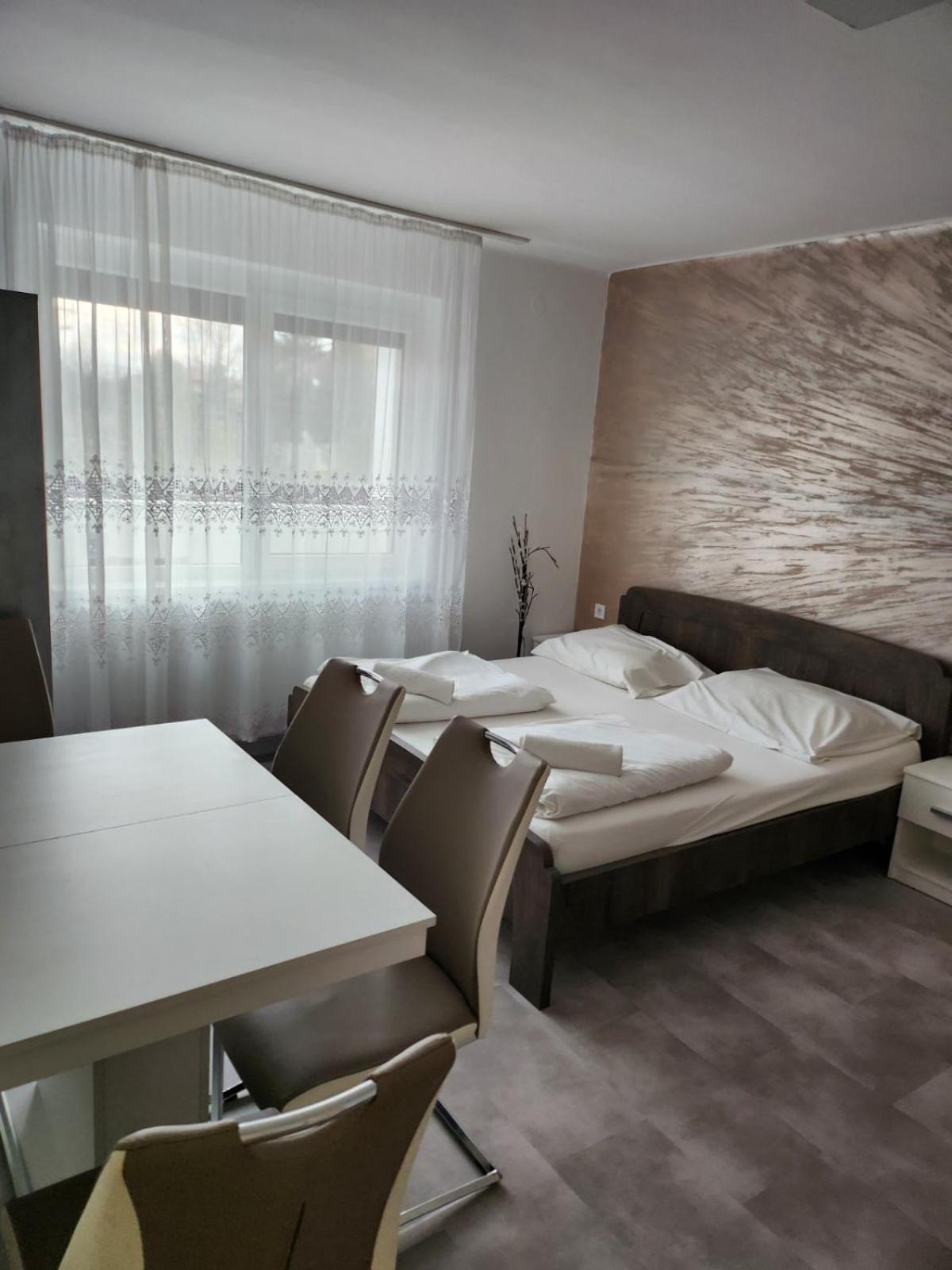 Family Room with Garden View - Photo 9