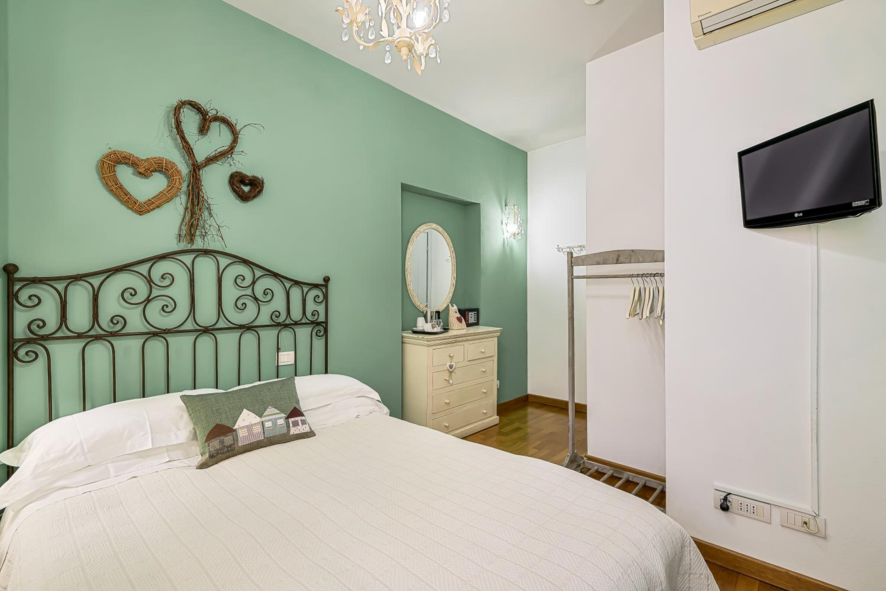 Queen Room - Photo 4