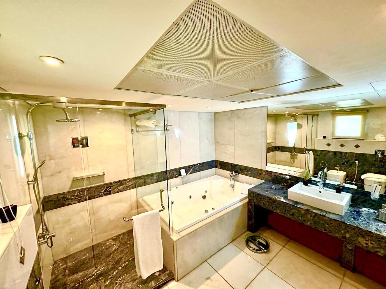 Royal Suite with Terrace photo 3