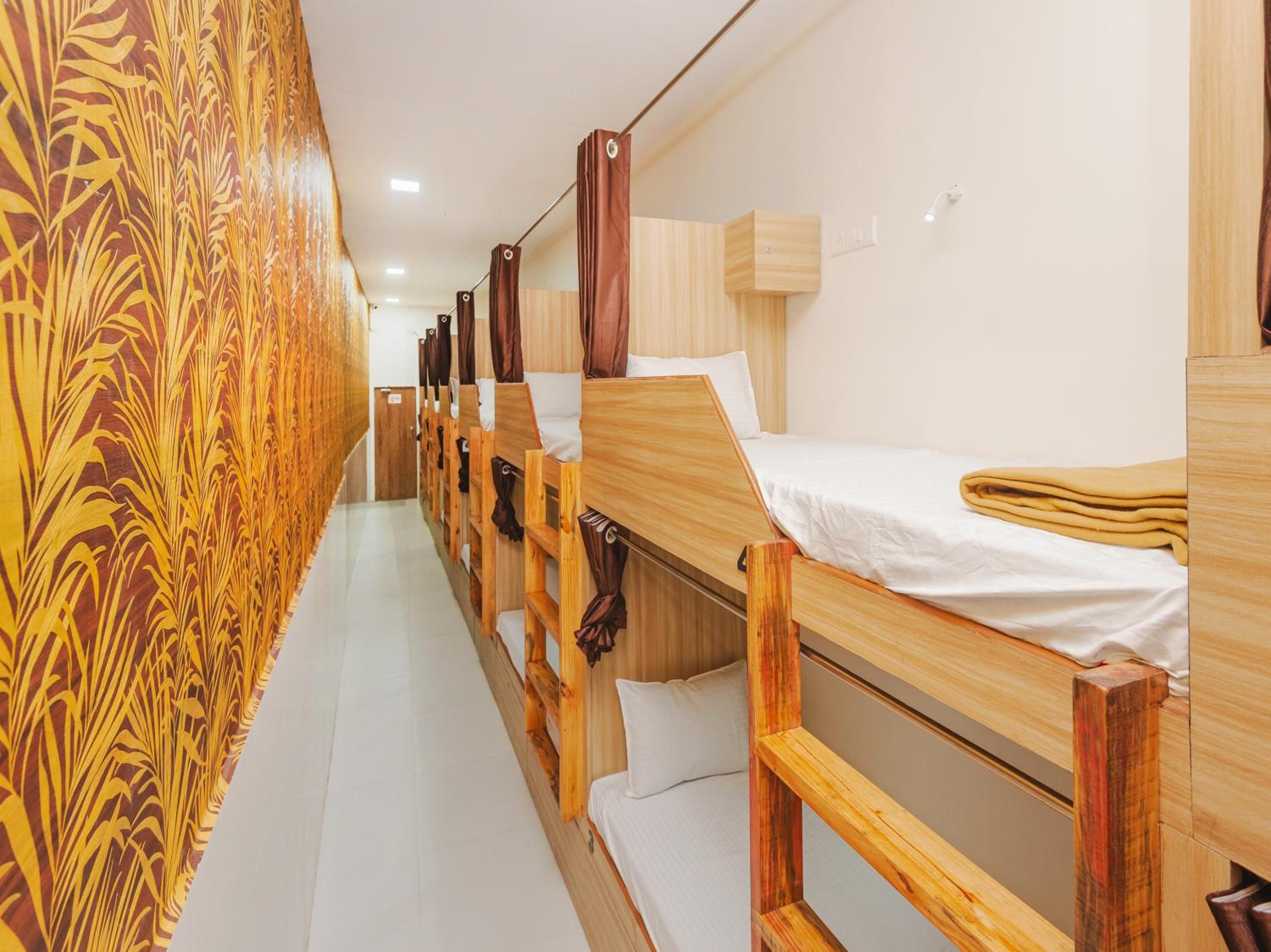 Single Bed in Mixed Dormitory Room