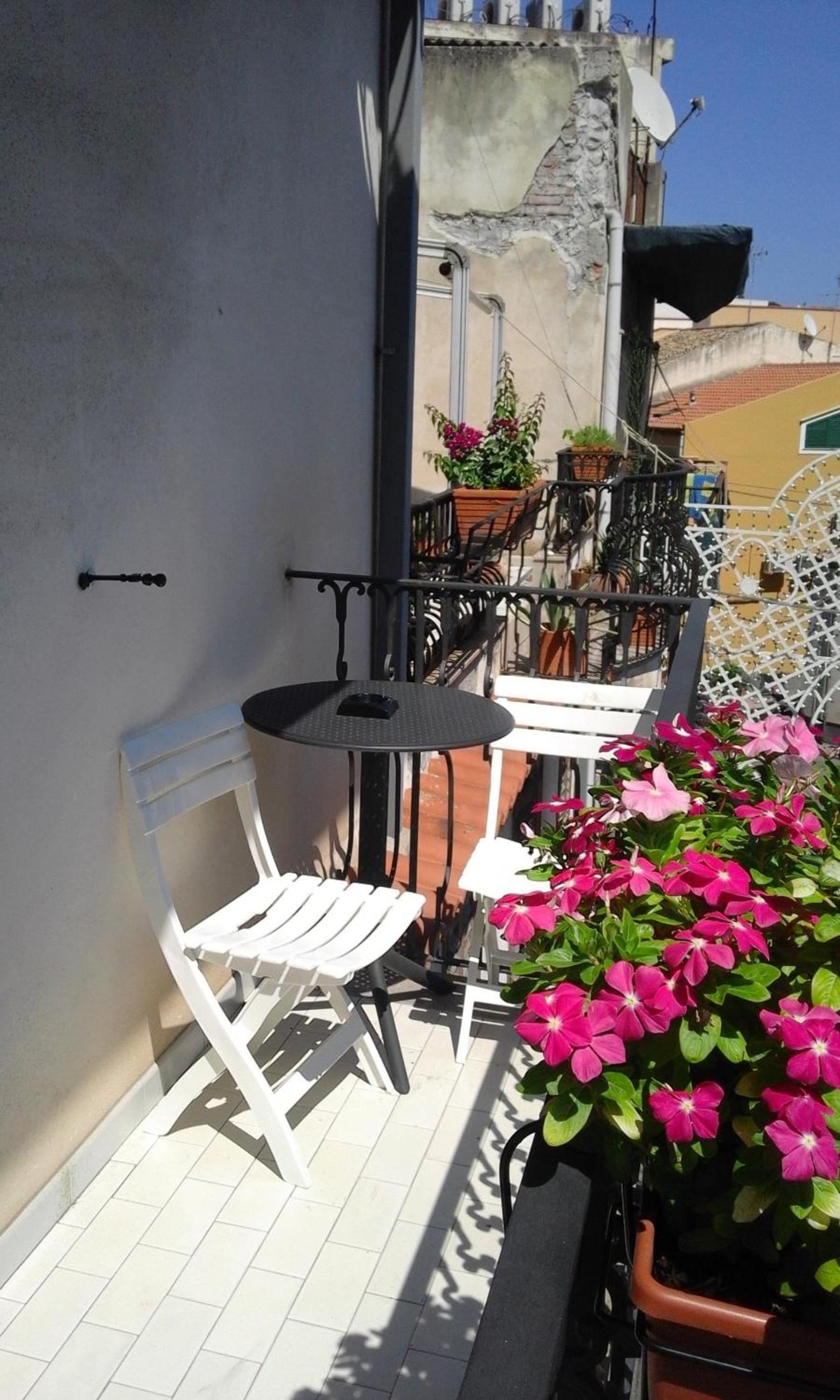 Double Room with Balcony (3 Adults) - Photo 8