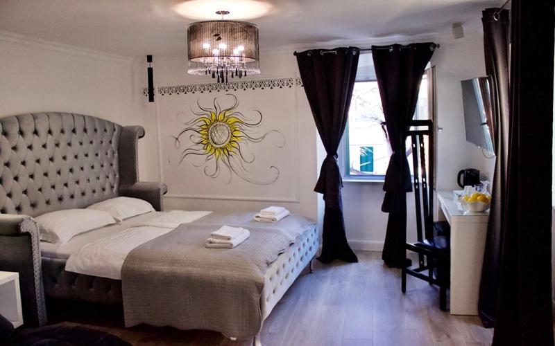 Grand Suite with Balcony - Private Wing - Annex photo 1