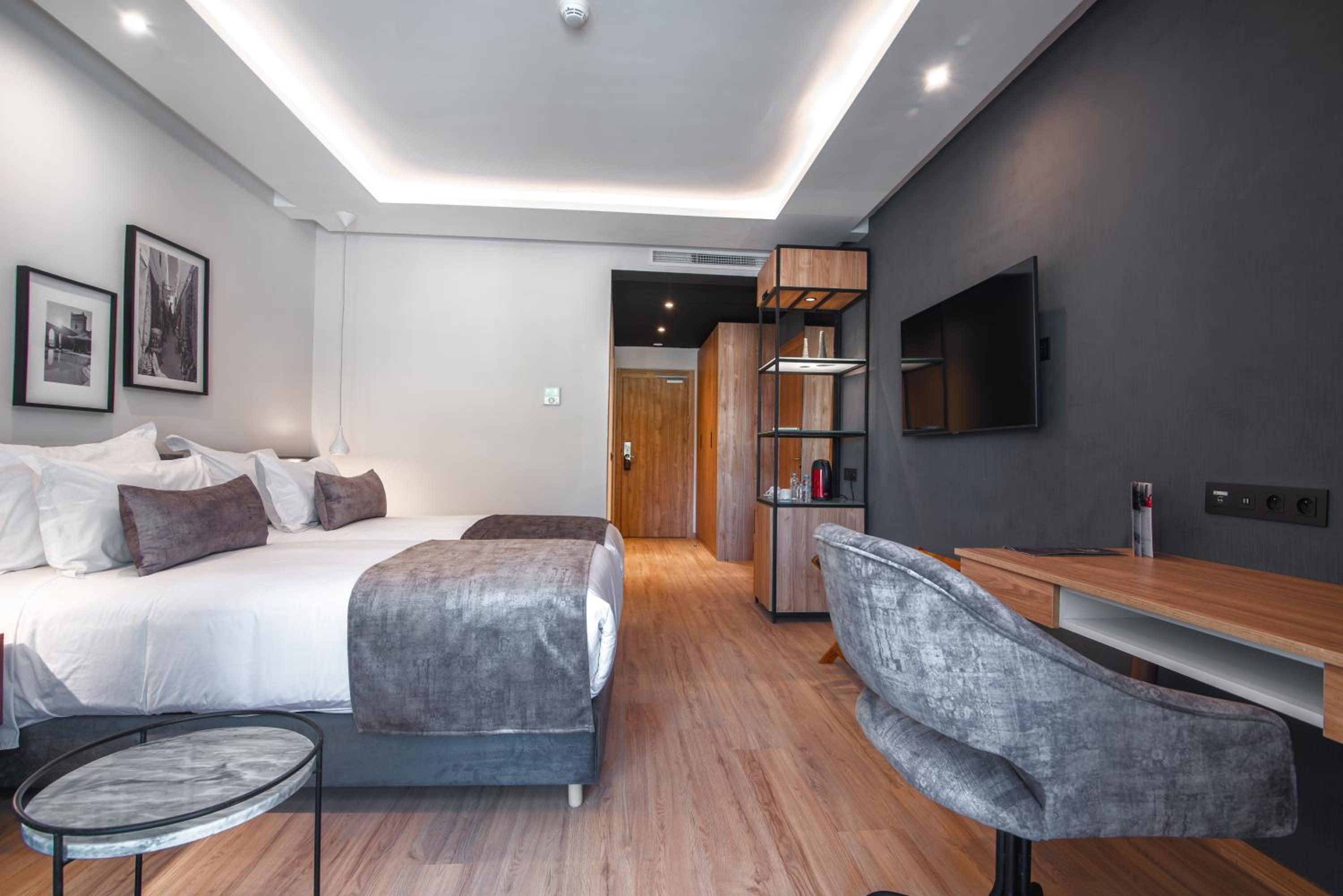 Deluxe Room Partial Sea View