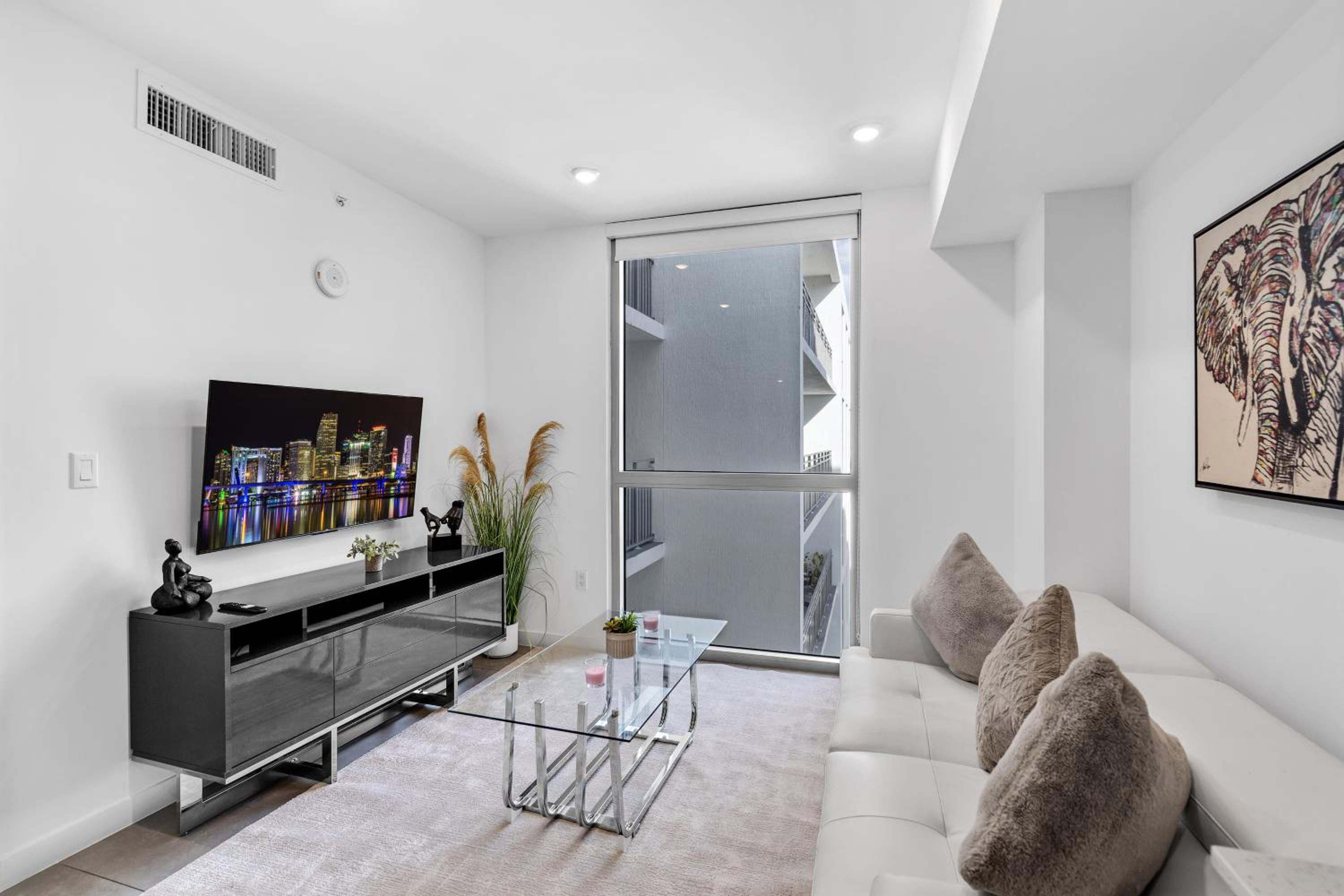 Apartment photo 2