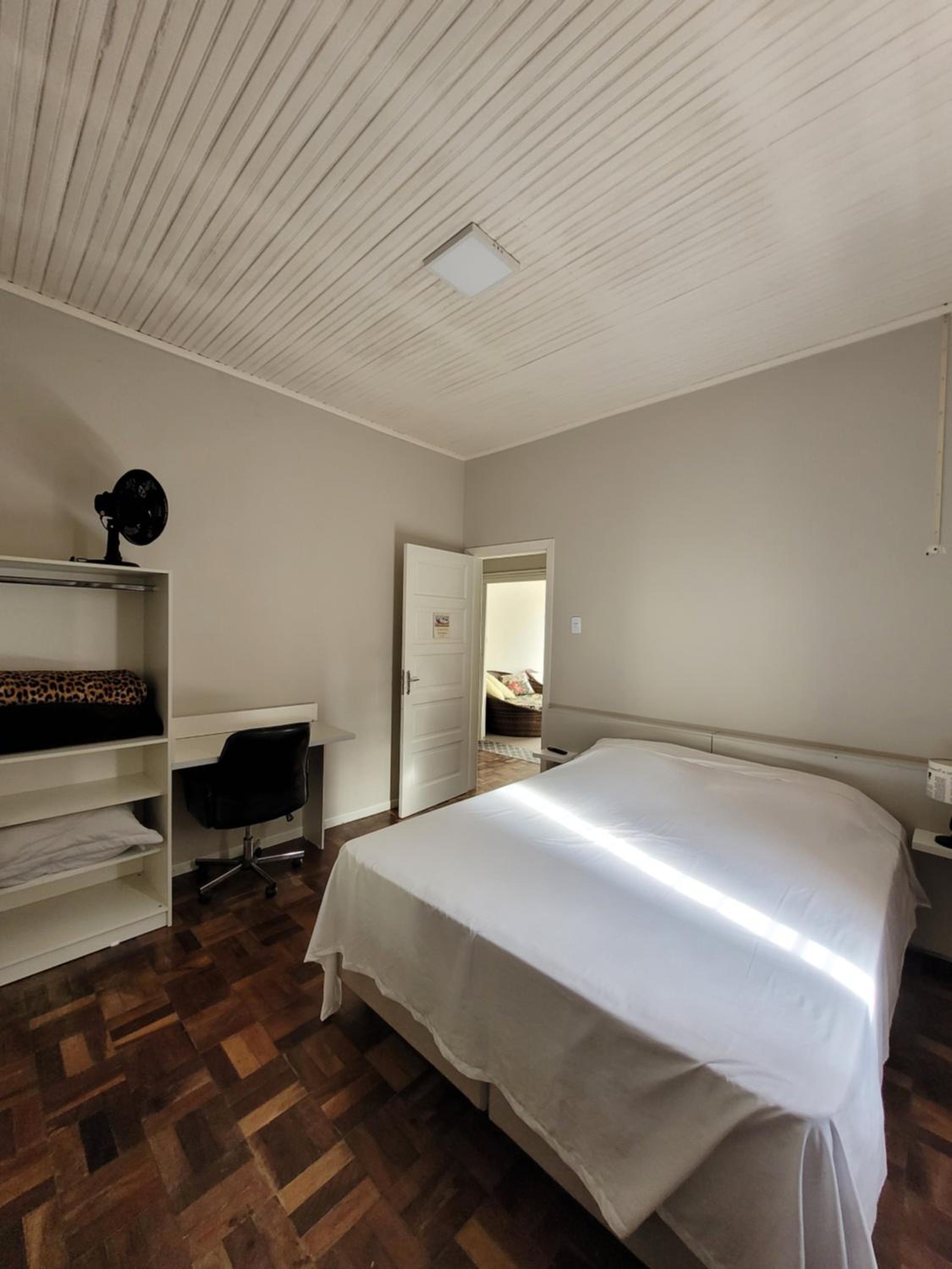 Queen Room photo 1