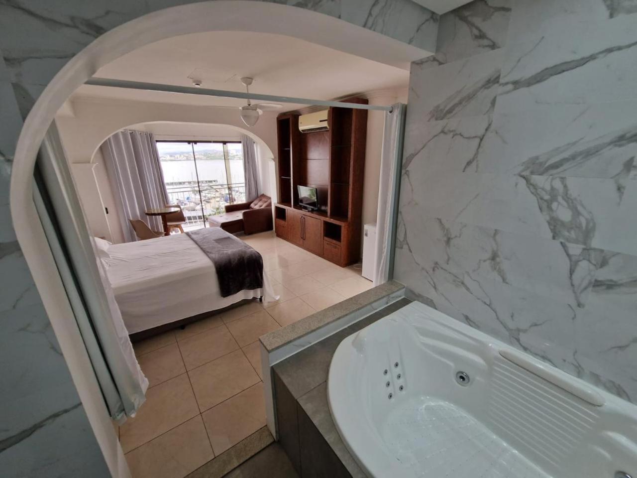 Deluxe Double or Twin Room with Spa Bath photo 2